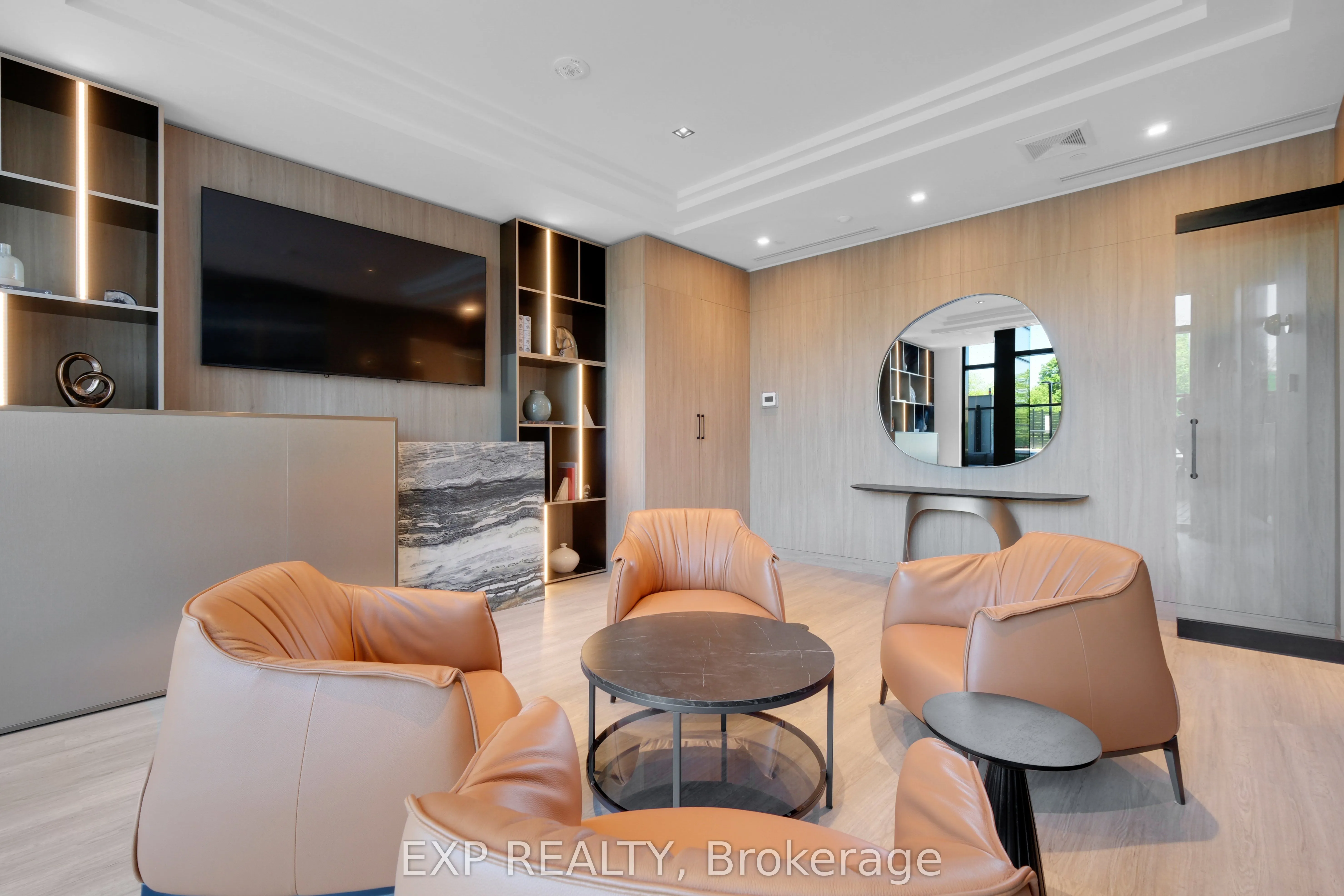 8188 Yonge Street #401