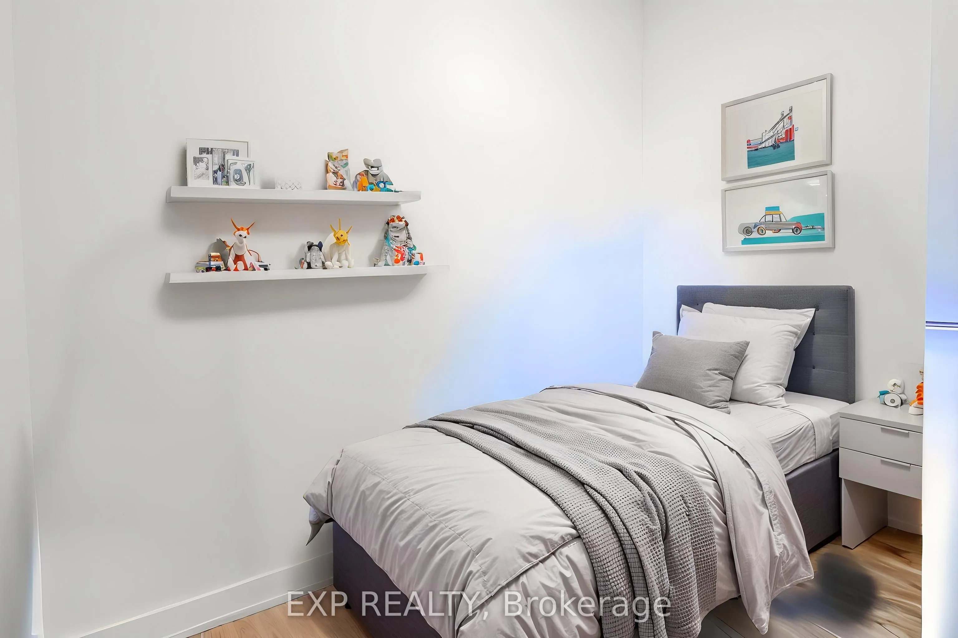 8188 Yonge Street #401