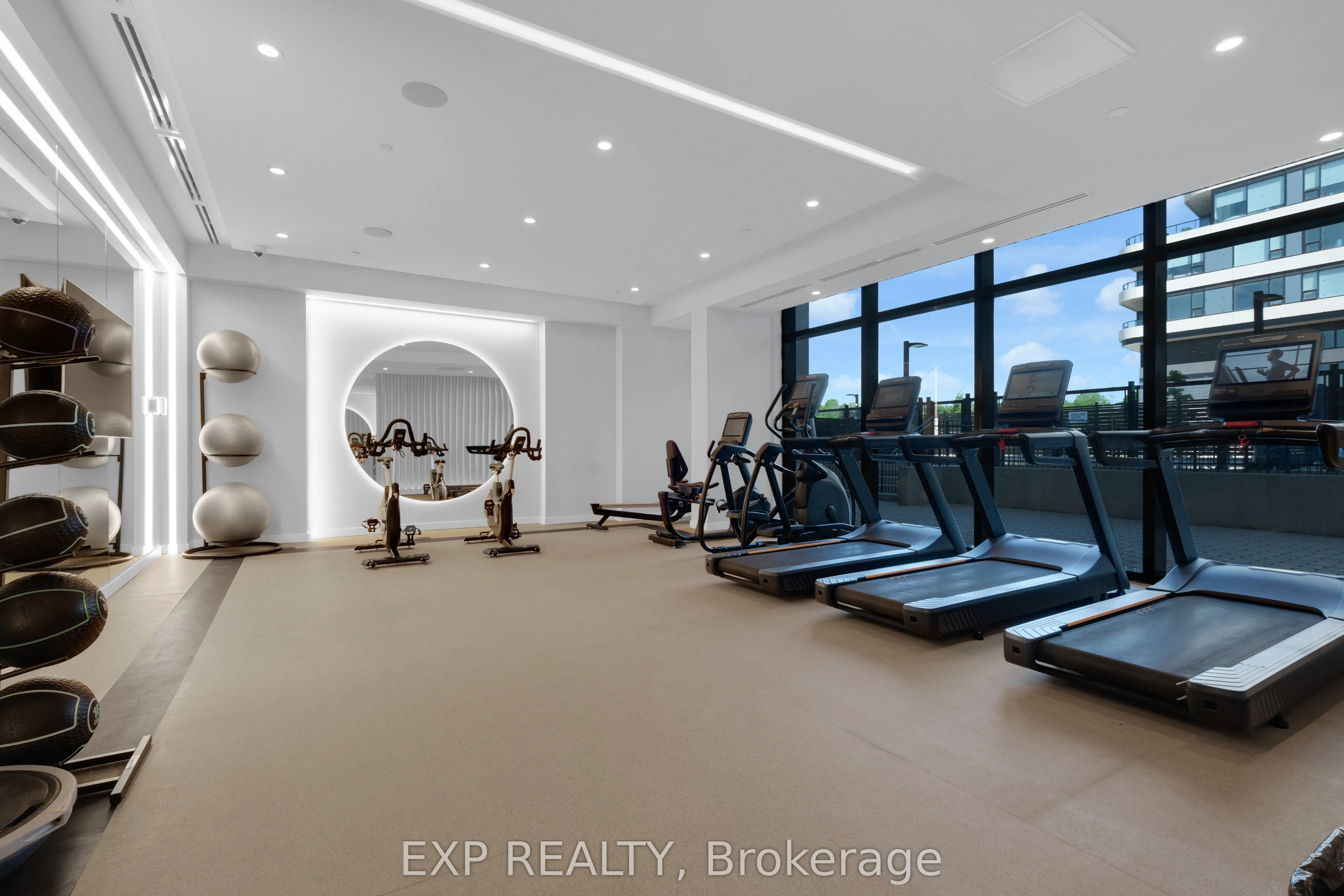 8188 Yonge Street #401