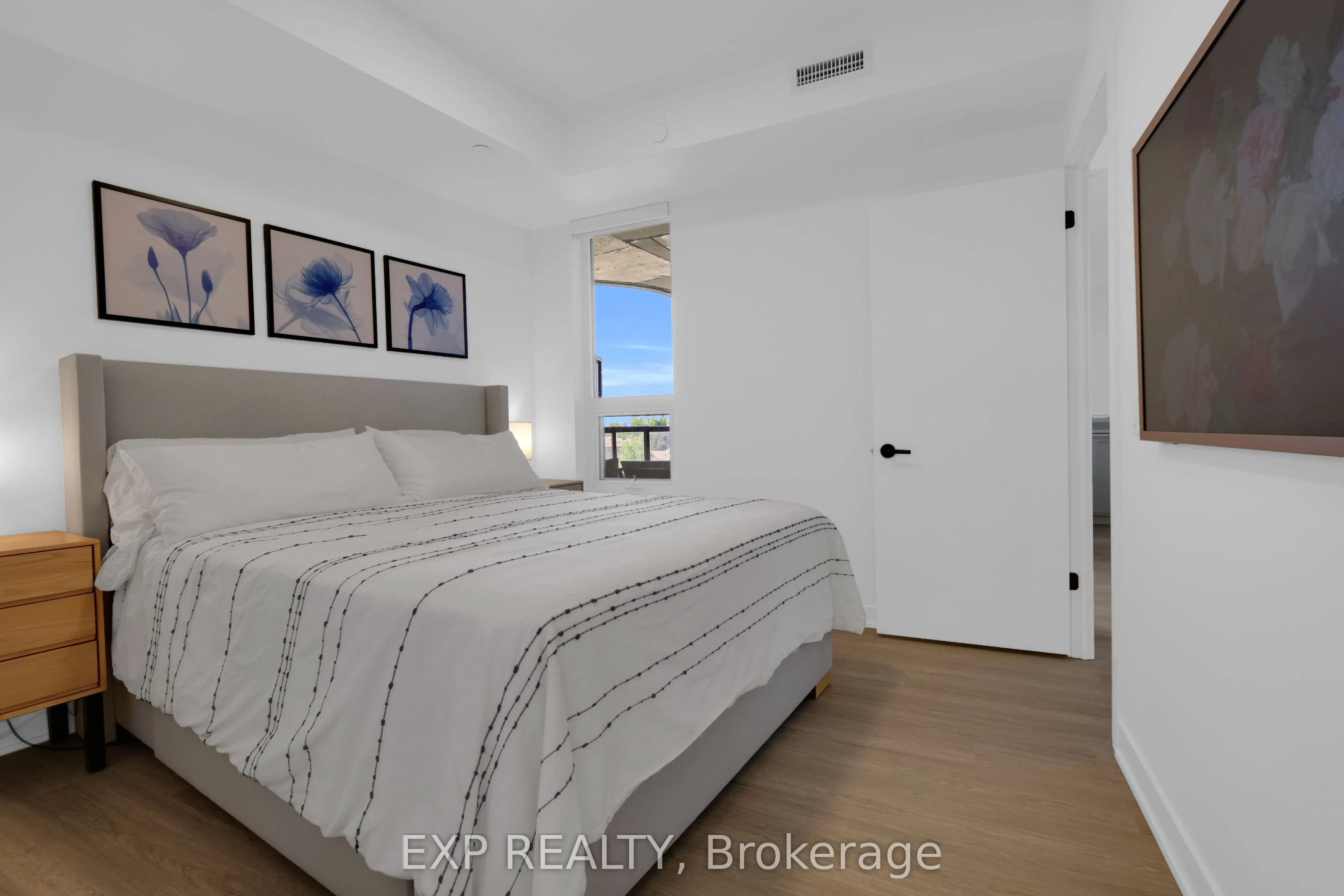 8188 Yonge Street #401