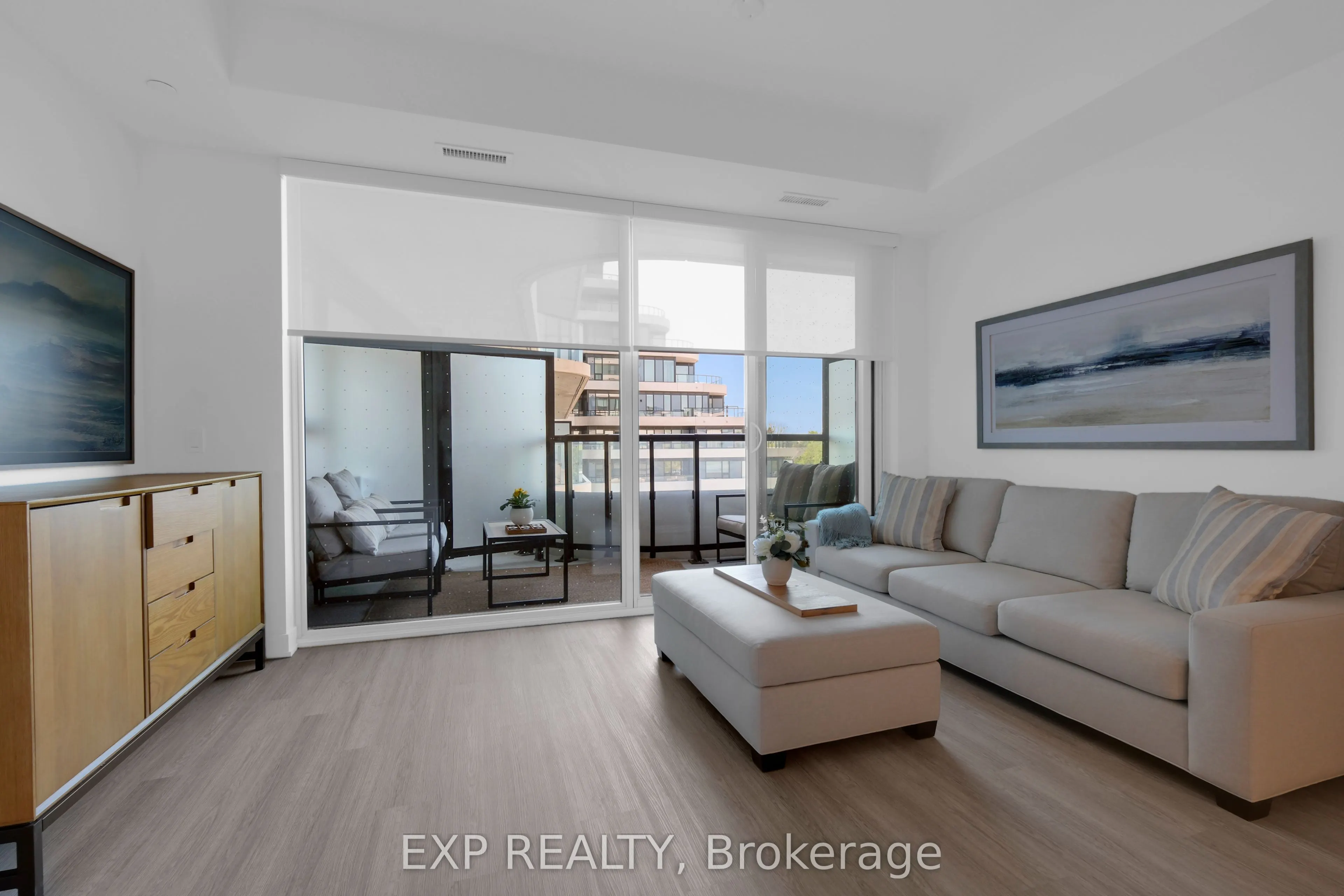 8188 Yonge Street #401