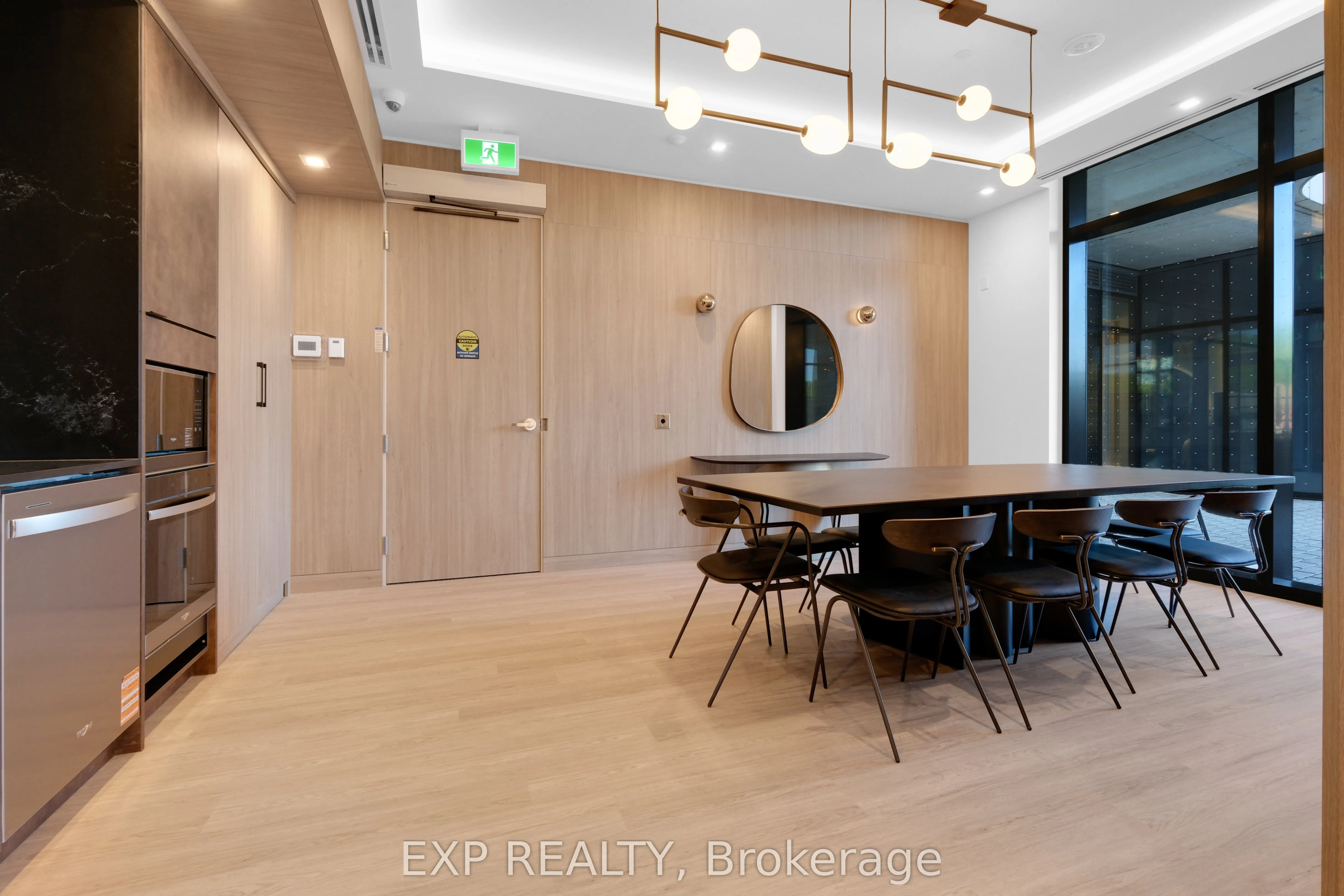 8188 Yonge Street #401