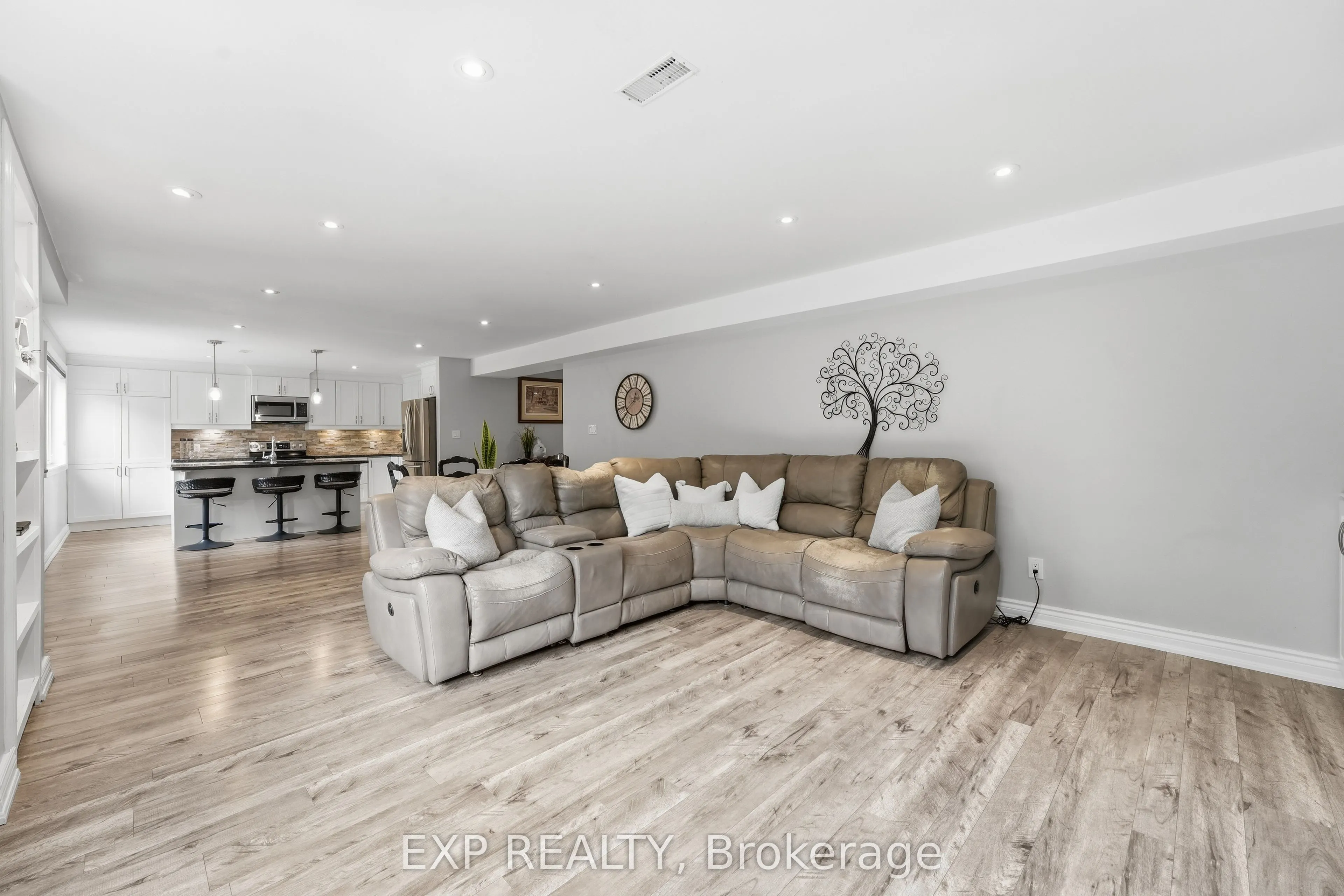 25 Manor Forest Road