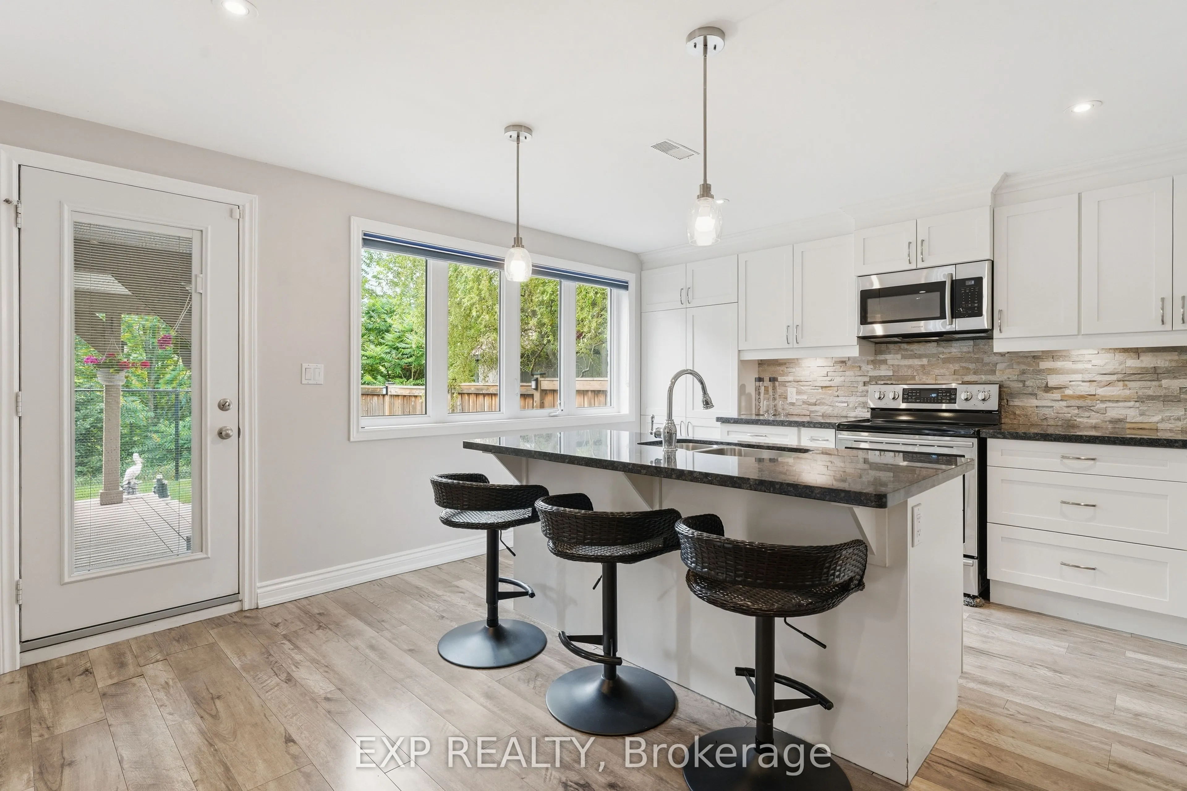 25 Manor Forest Road