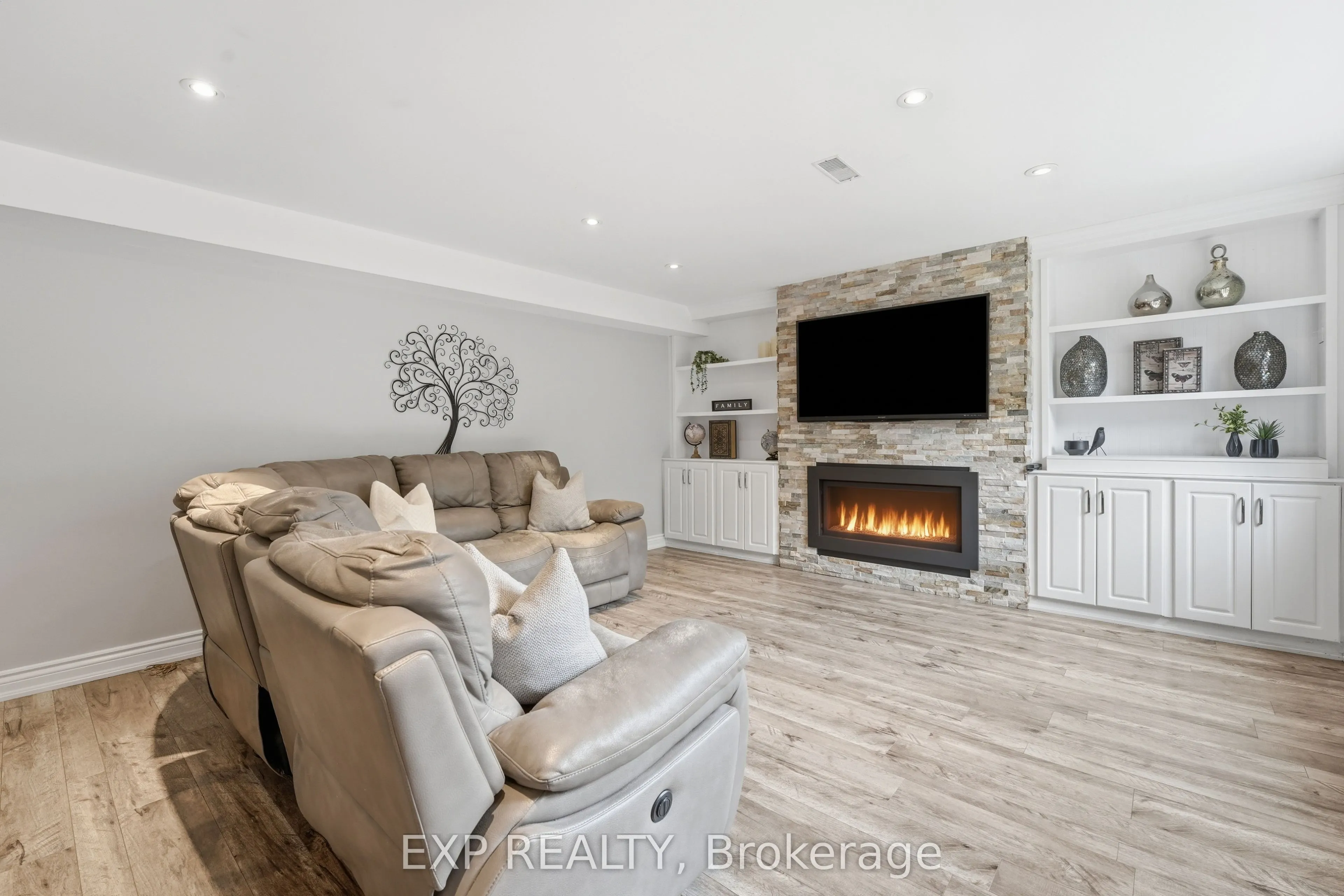 25 Manor Forest Road