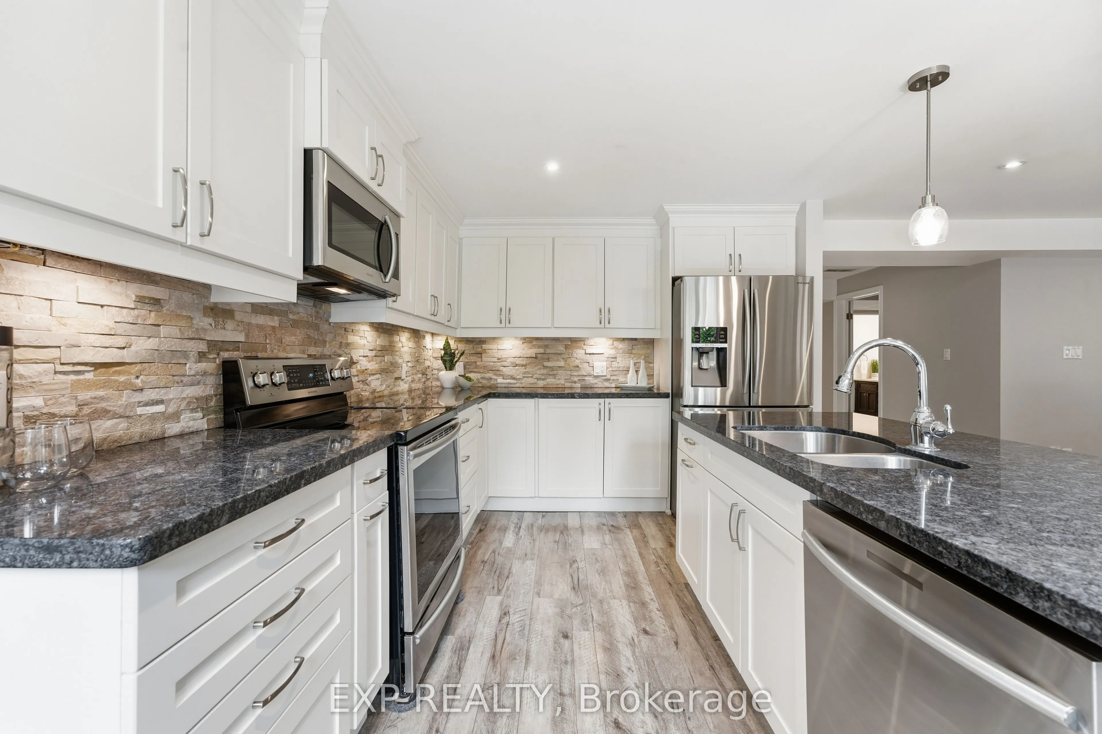 25 Manor Forest Road