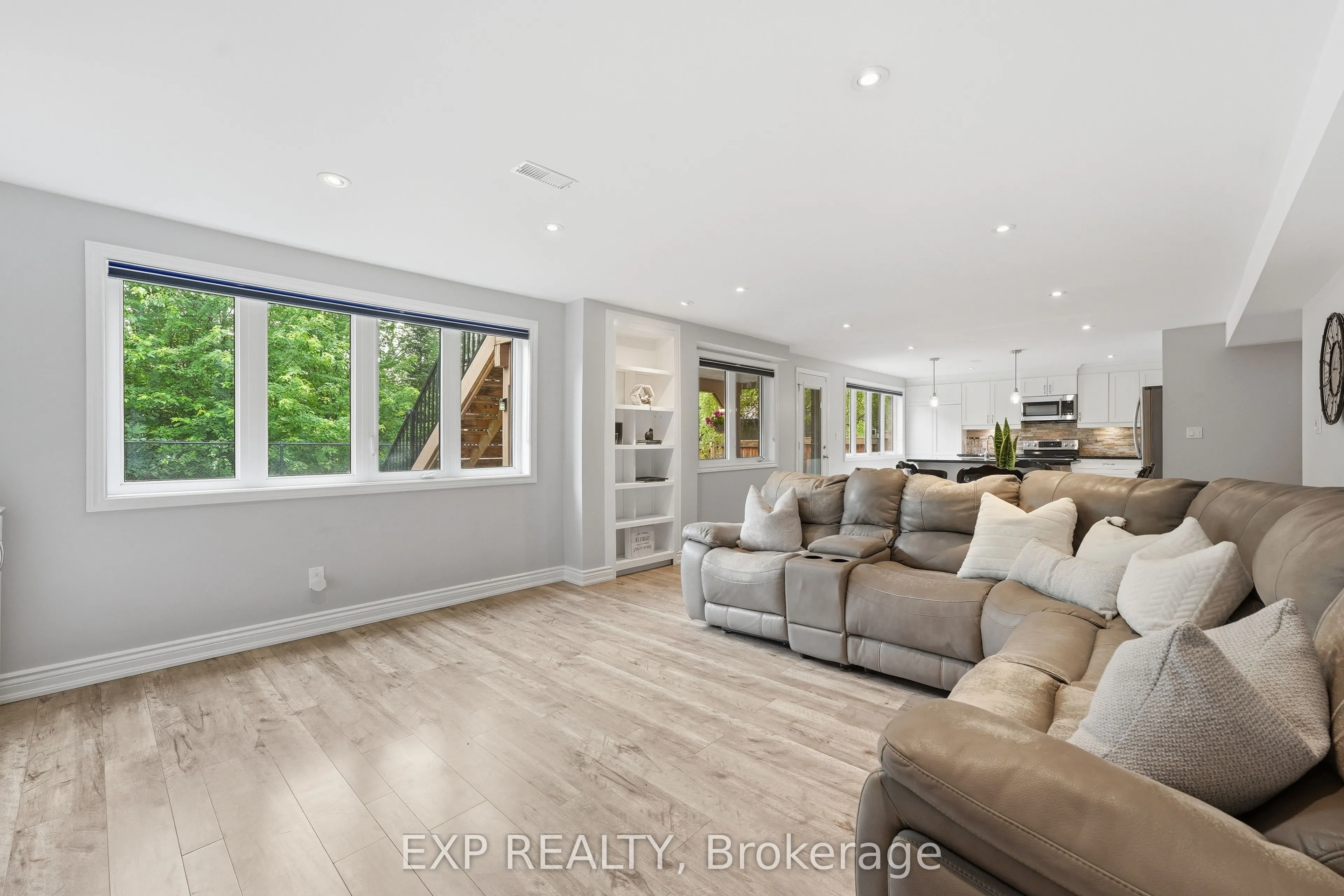 25 Manor Forest Road