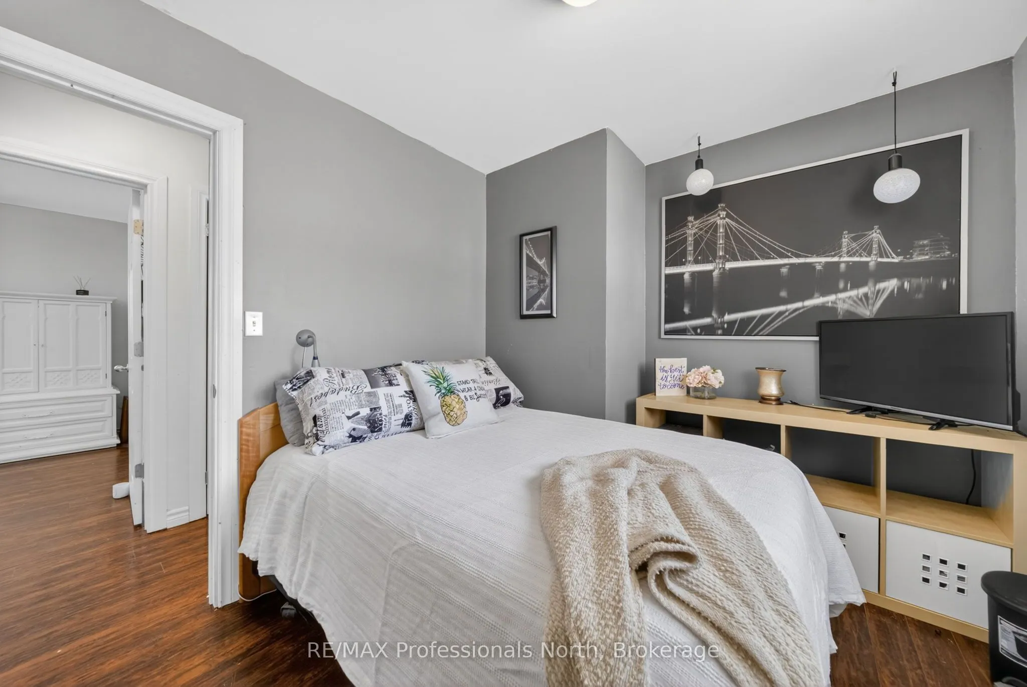 271 Lakeland Crescent