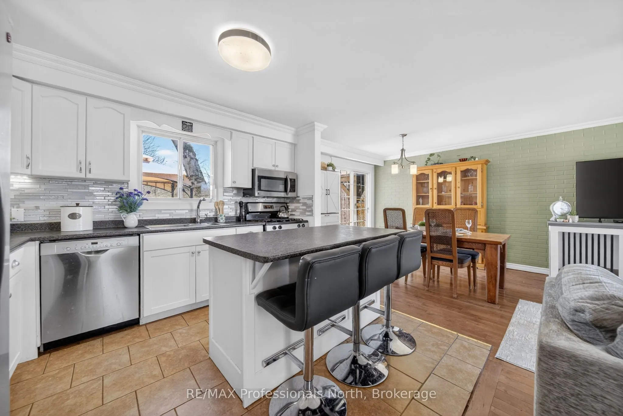 271 Lakeland Crescent