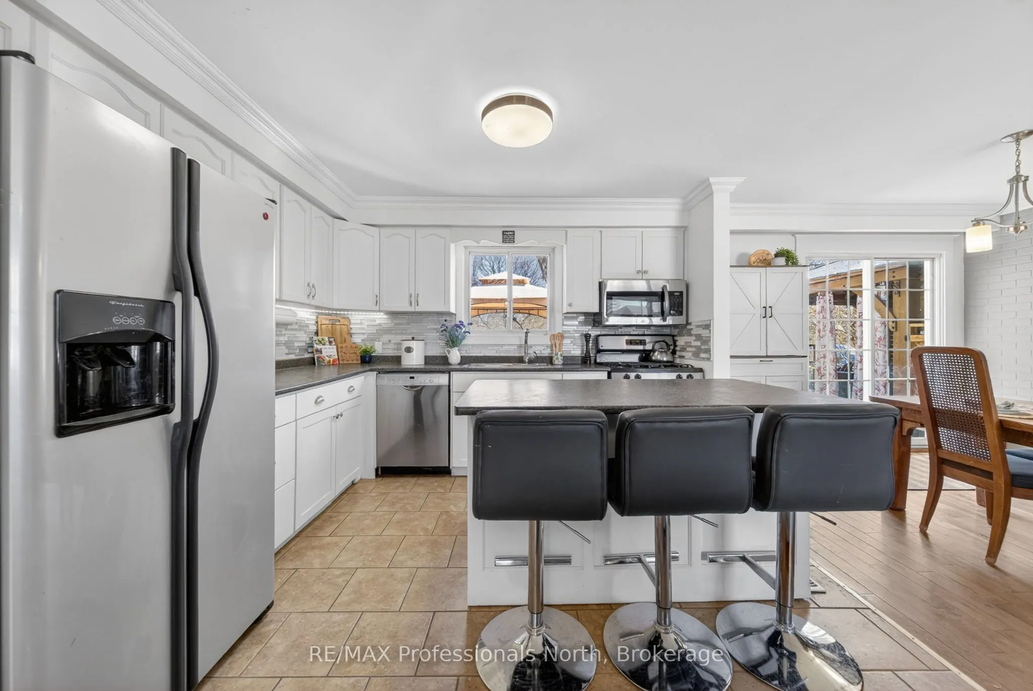 271 Lakeland Crescent