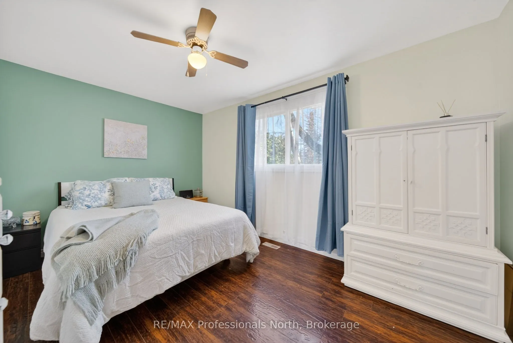271 Lakeland Crescent