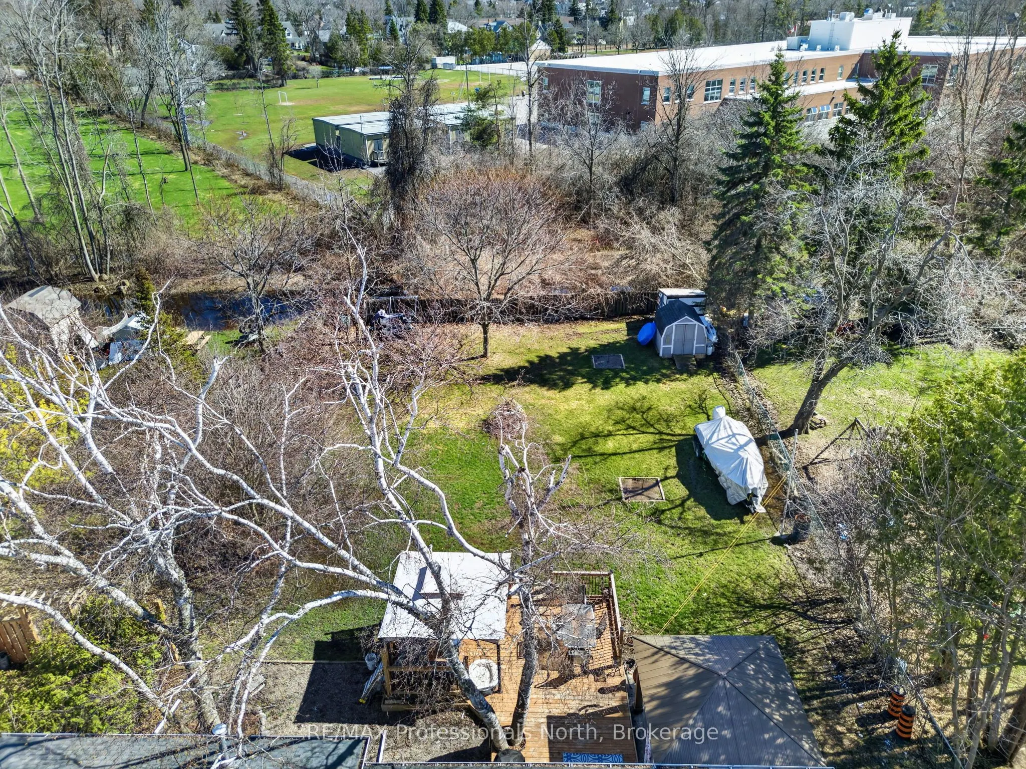 271 Lakeland Crescent