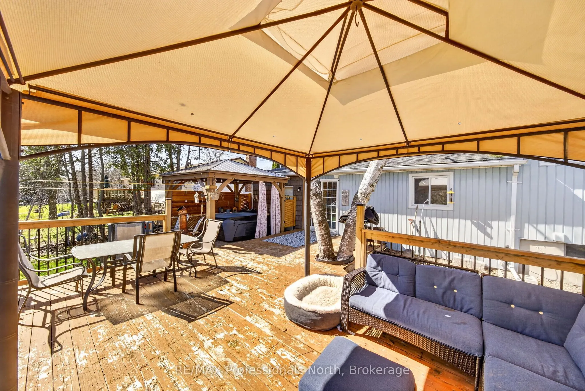 271 Lakeland Crescent