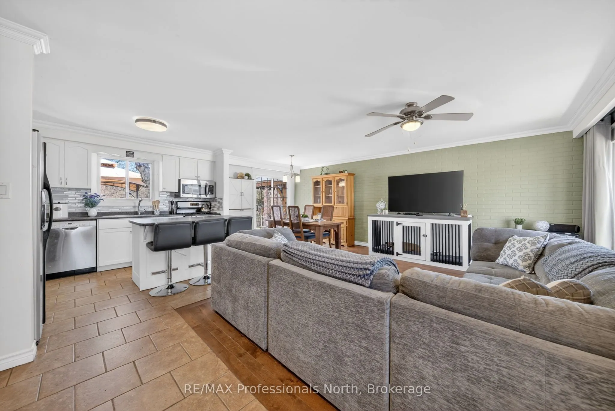 271 Lakeland Crescent