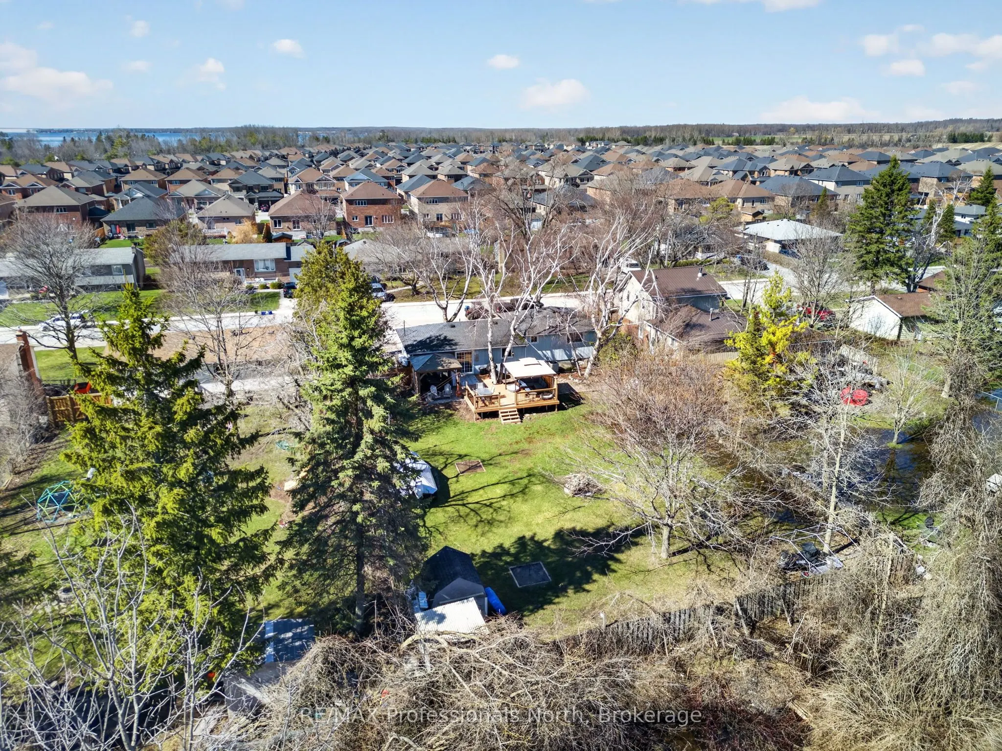 271 Lakeland Crescent