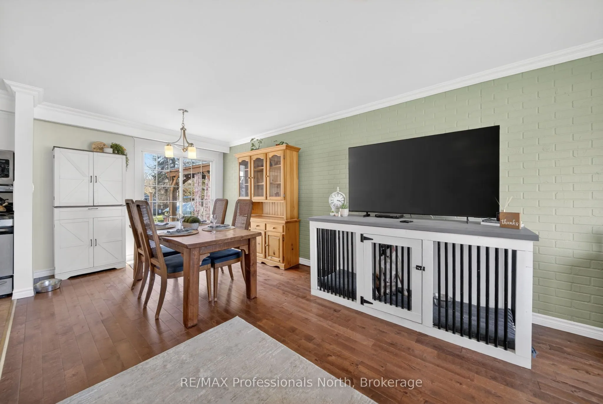 271 Lakeland Crescent