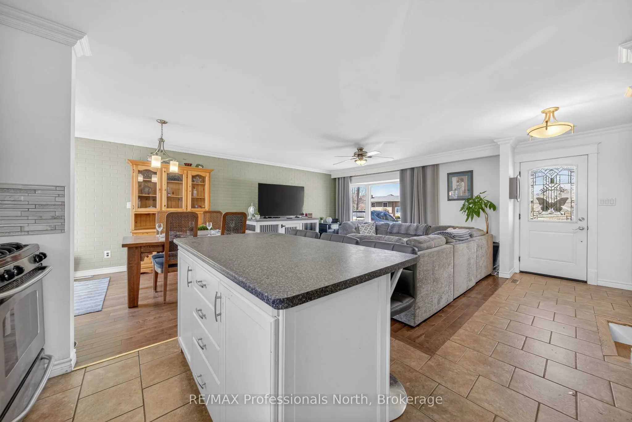 271 Lakeland Crescent