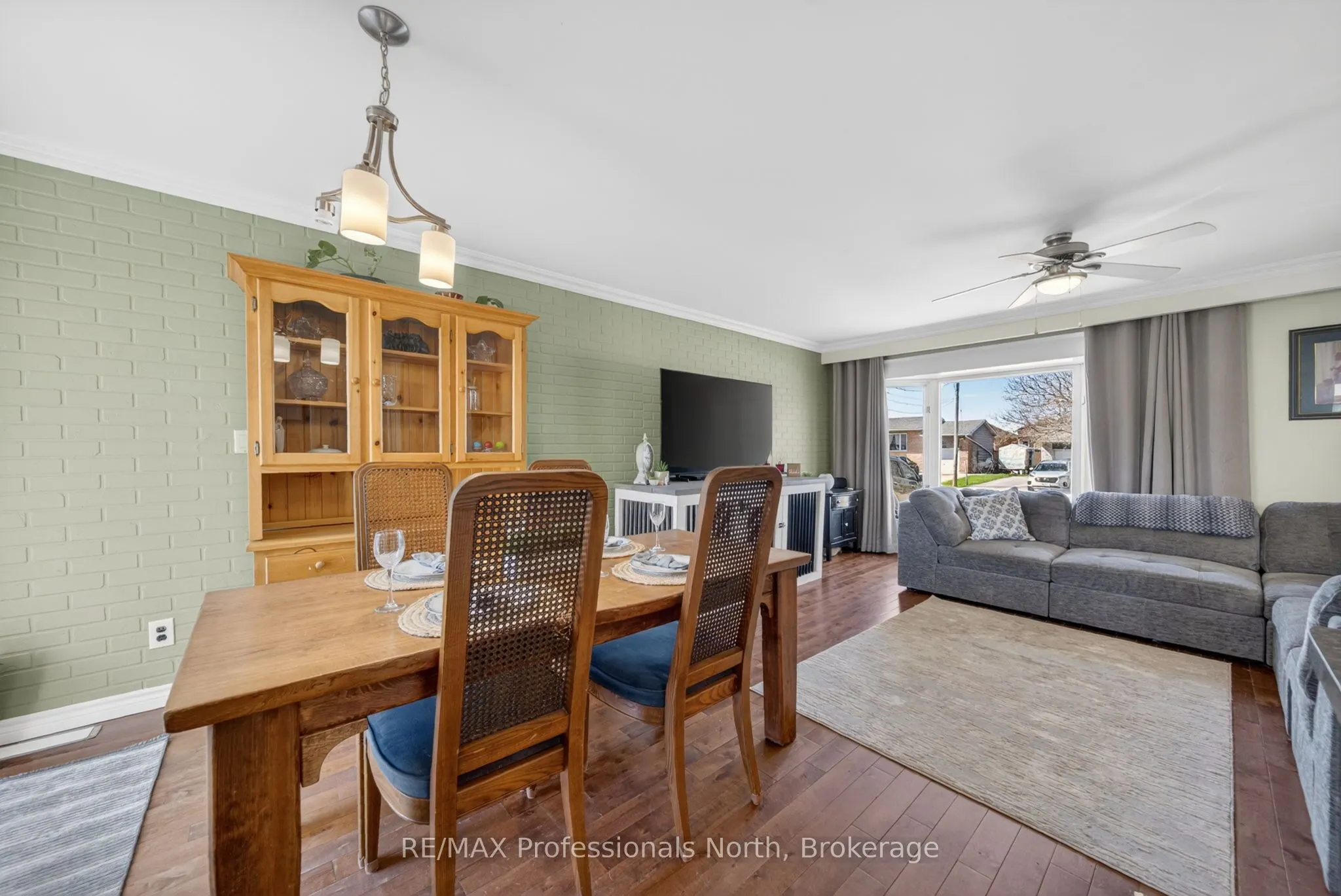 271 Lakeland Crescent