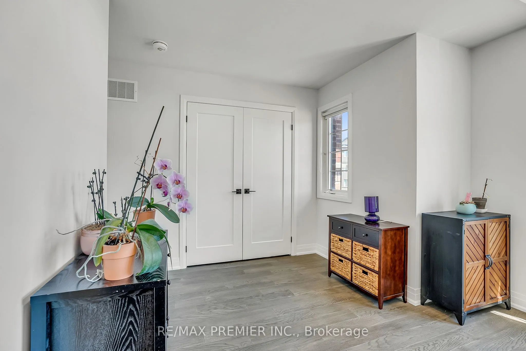 25 Low Boulevard