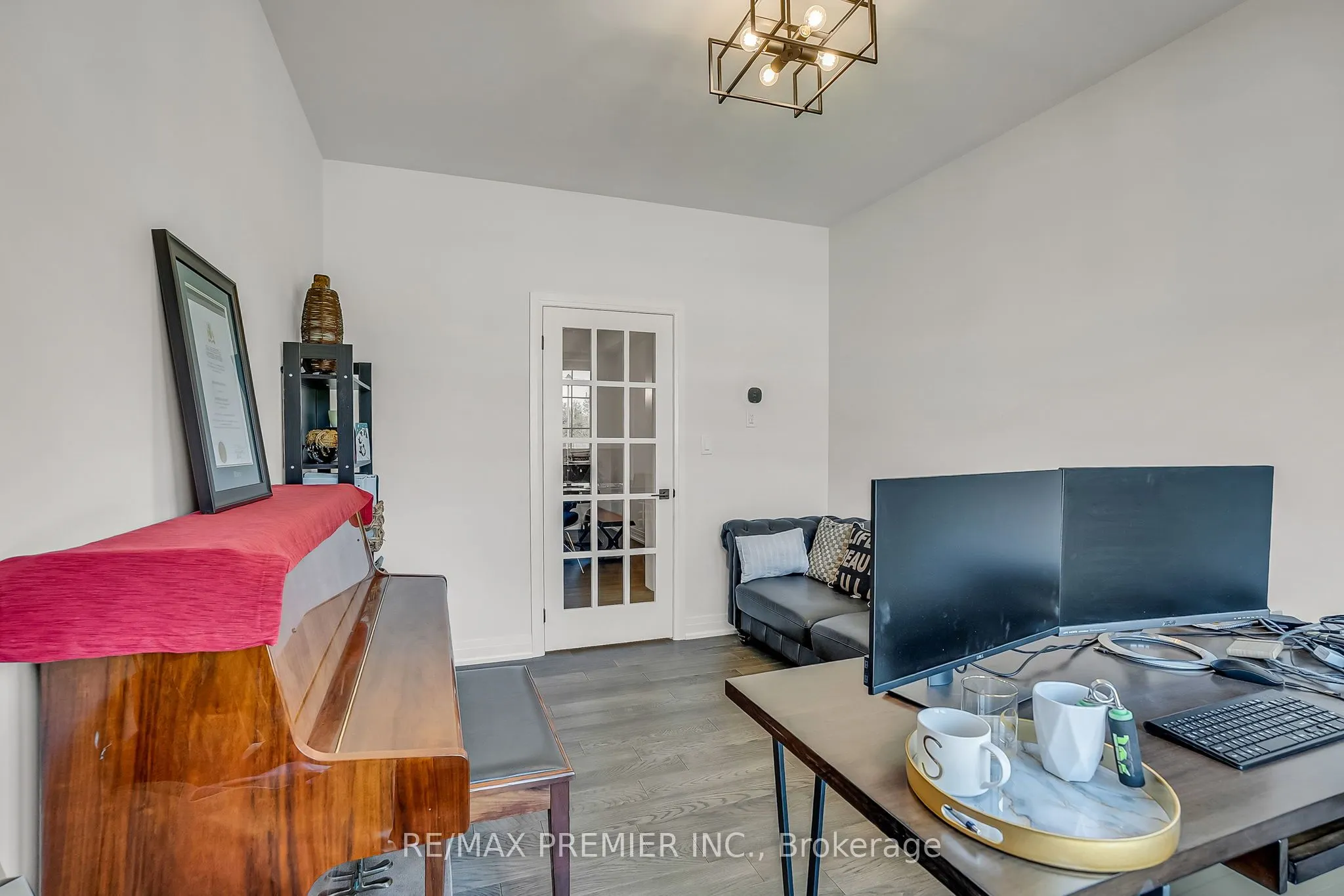 25 Low Boulevard