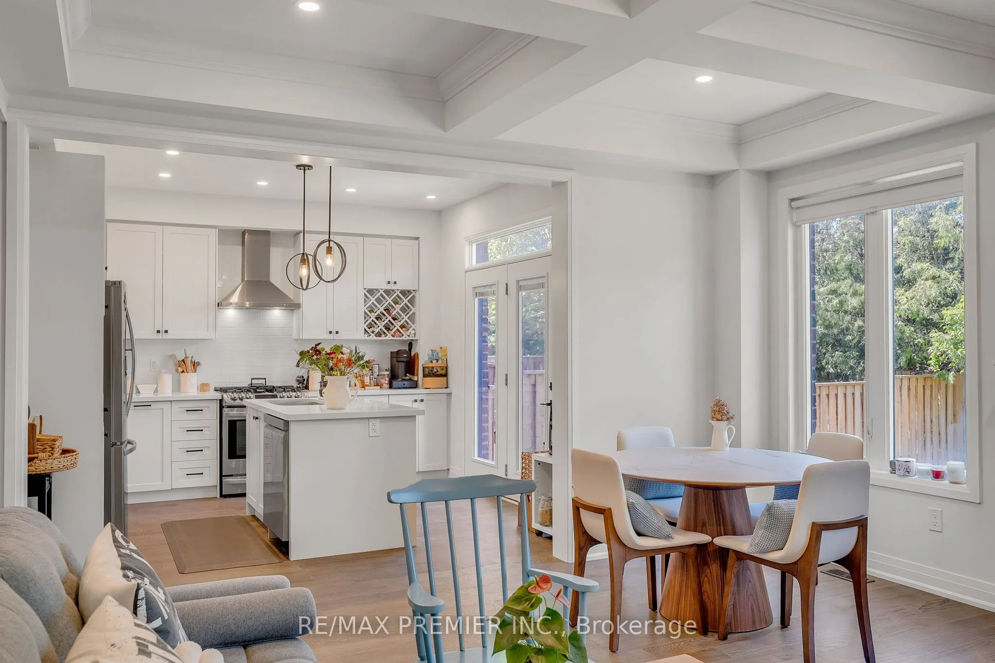 25 Low Boulevard