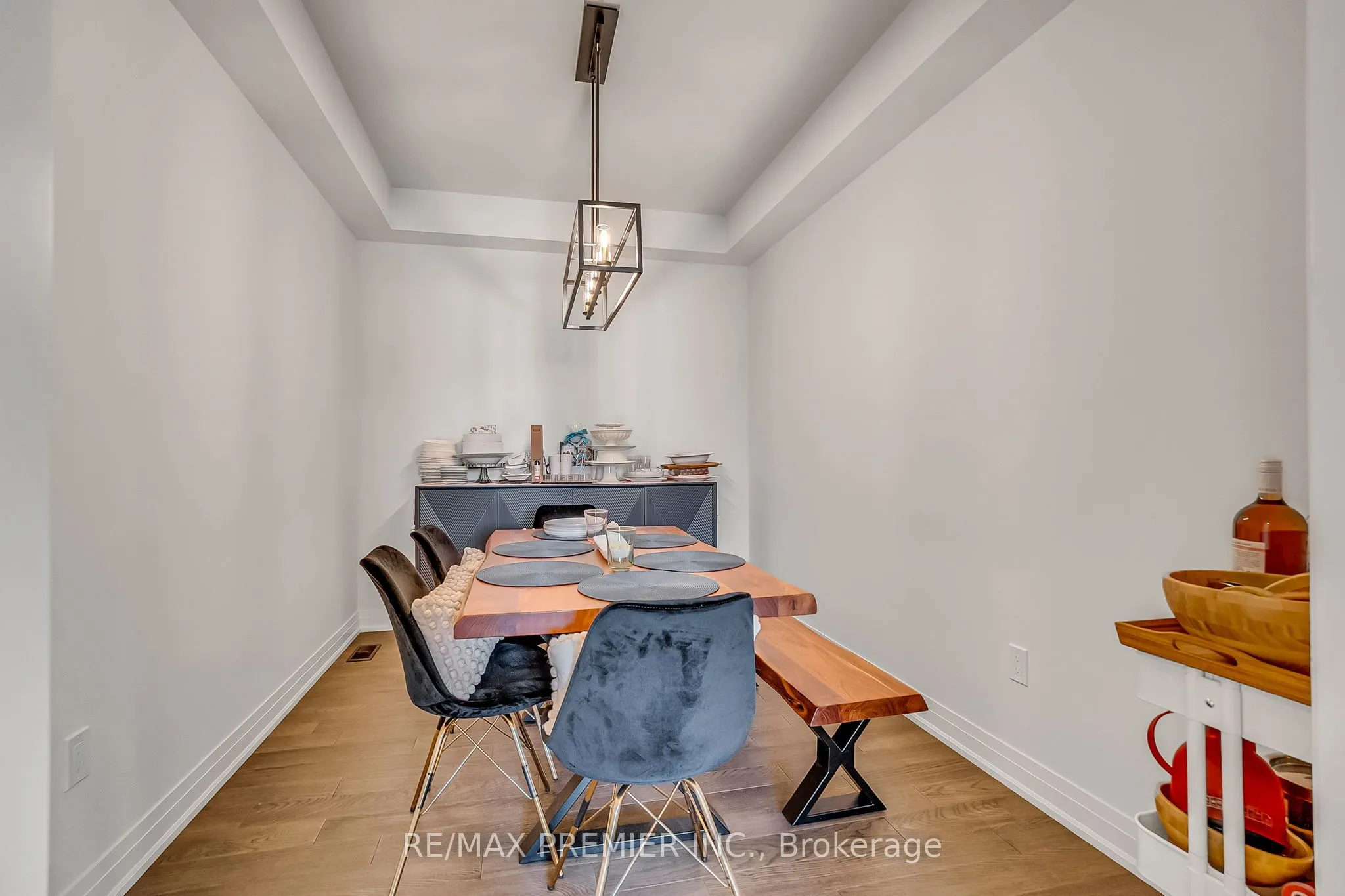 25 Low Boulevard