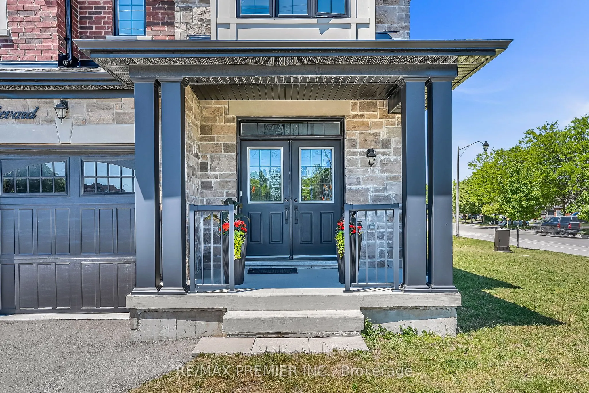 25 Low Boulevard