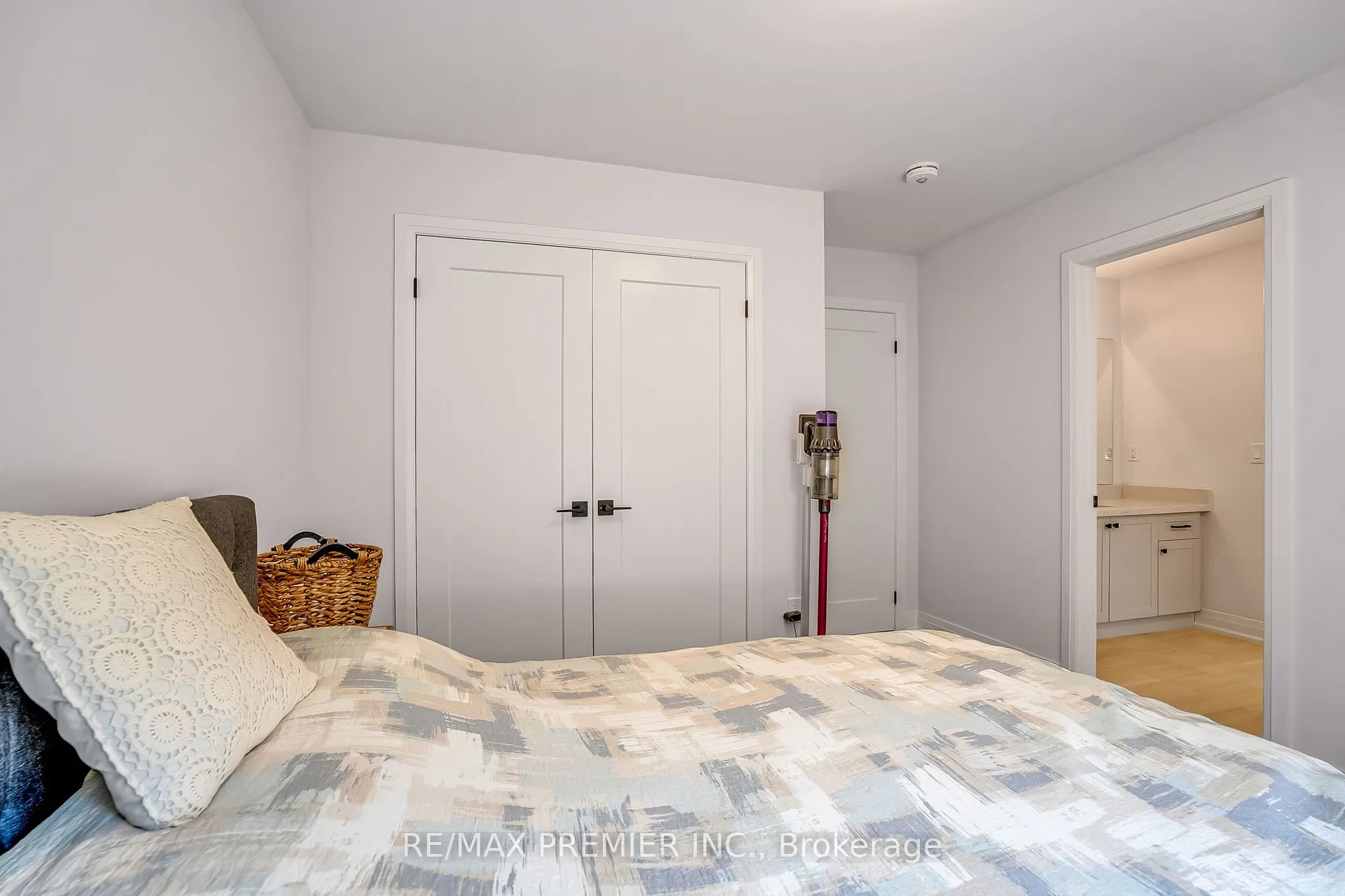 25 Low Boulevard
