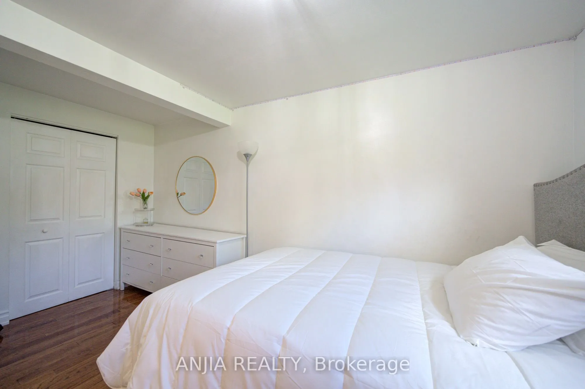 24 Friar Tuck Road