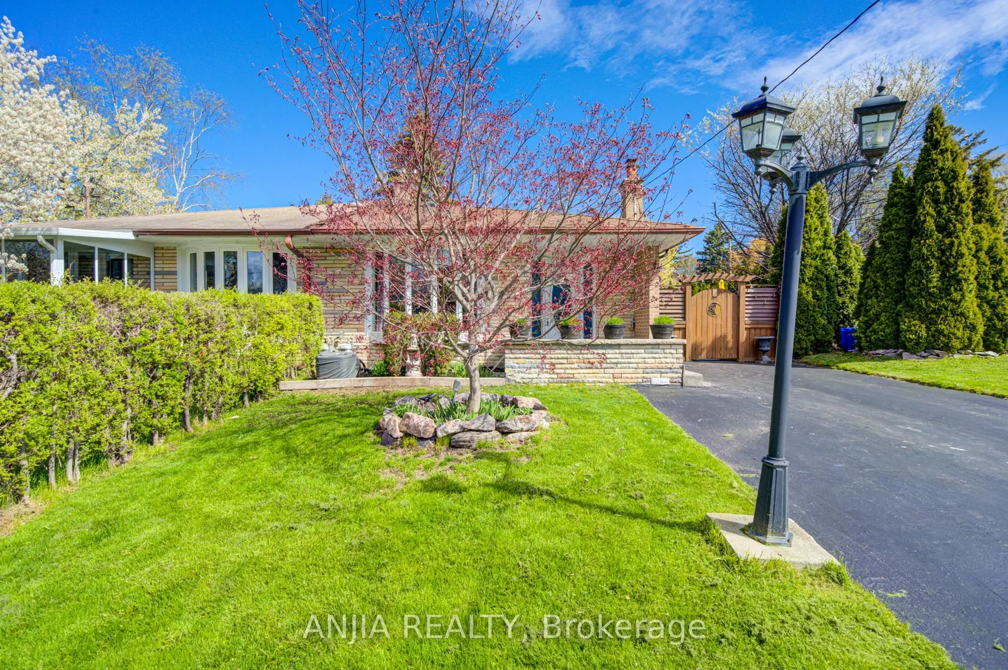 24 Friar Tuck Road