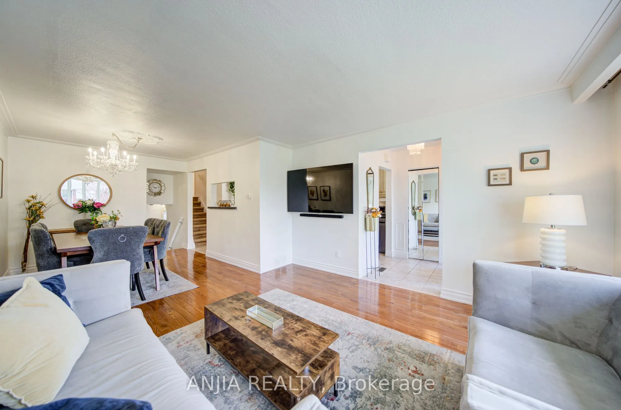 24 Friar Tuck Road