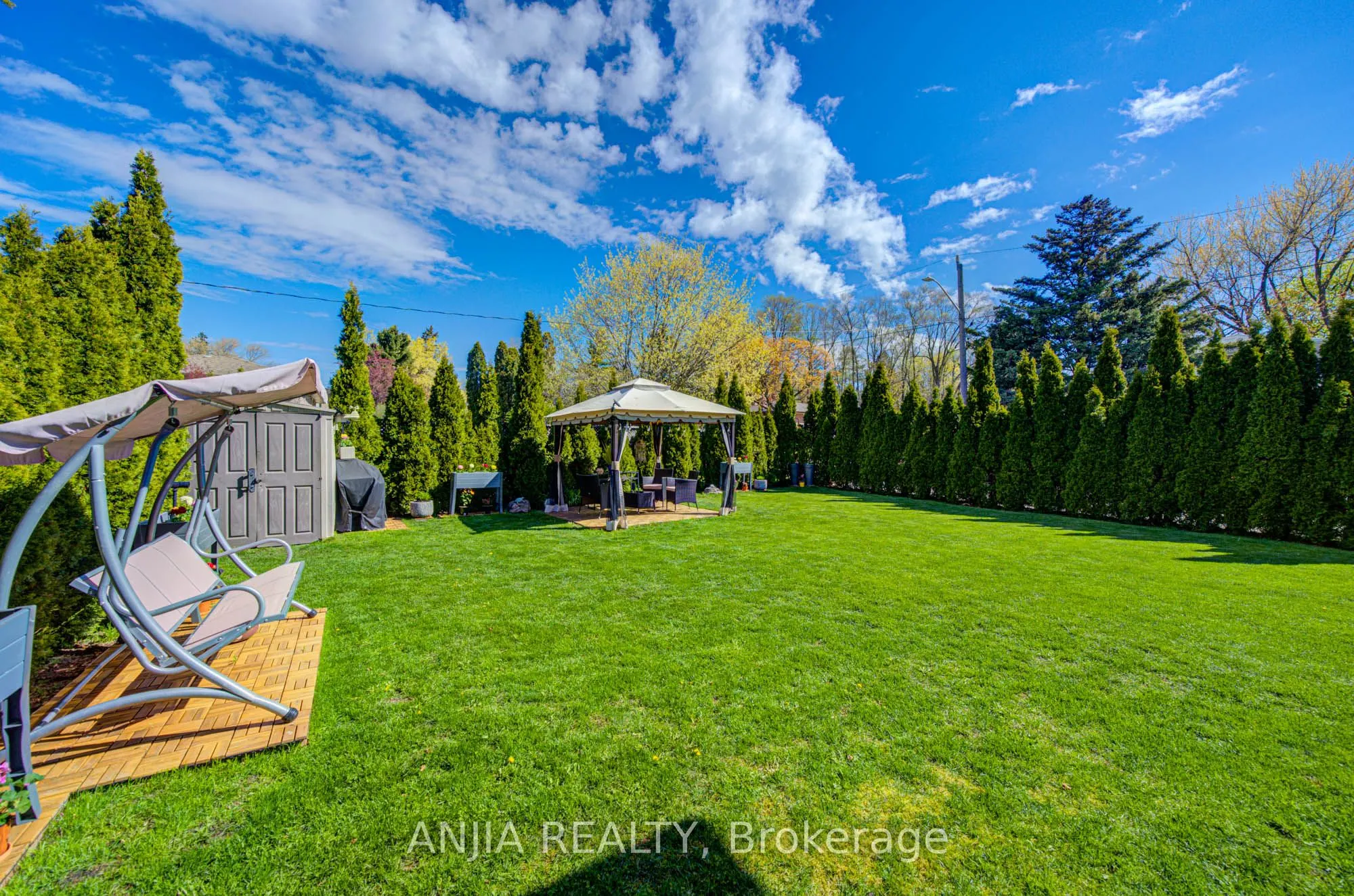 24 Friar Tuck Road