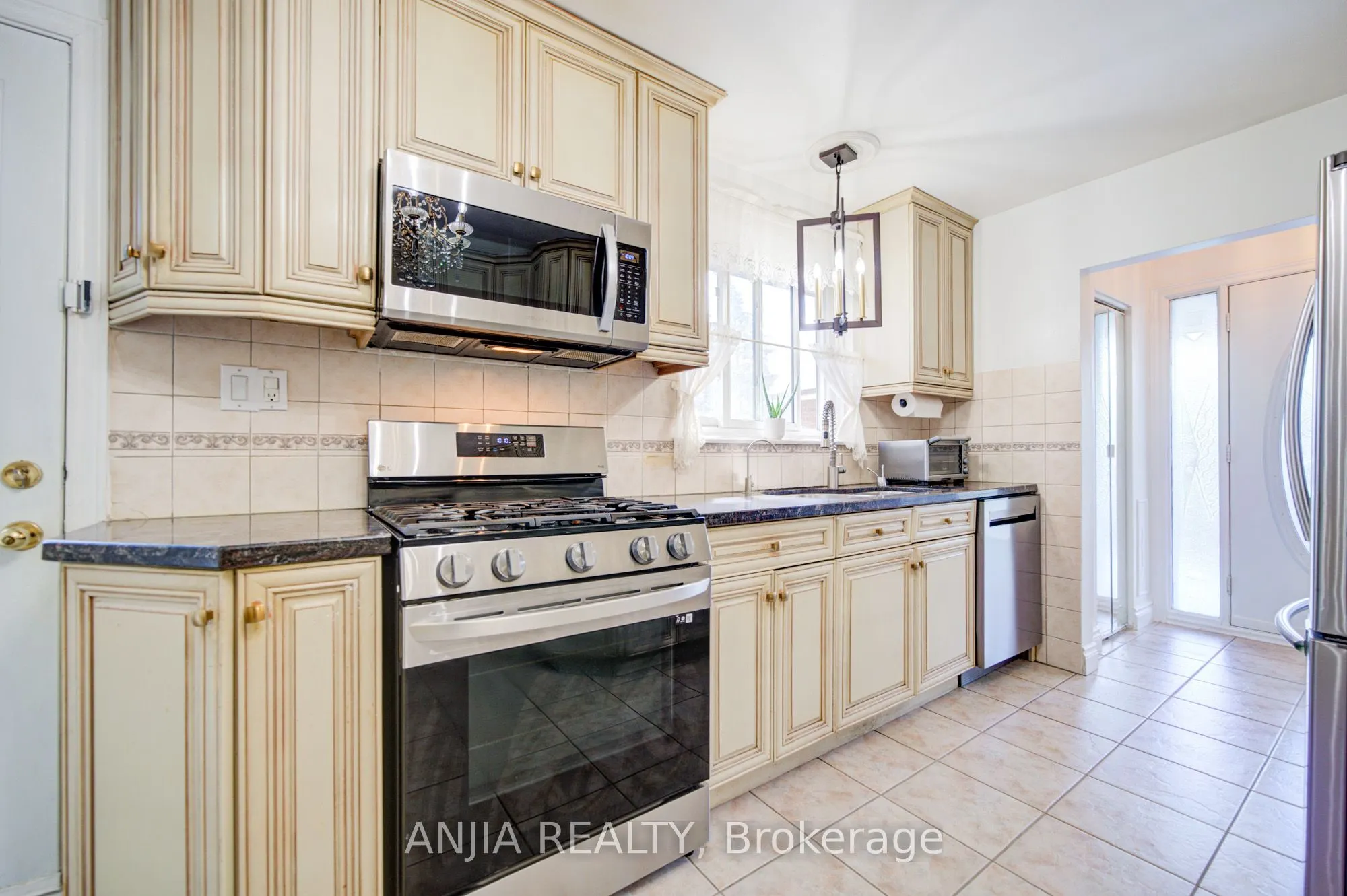 24 Friar Tuck Road