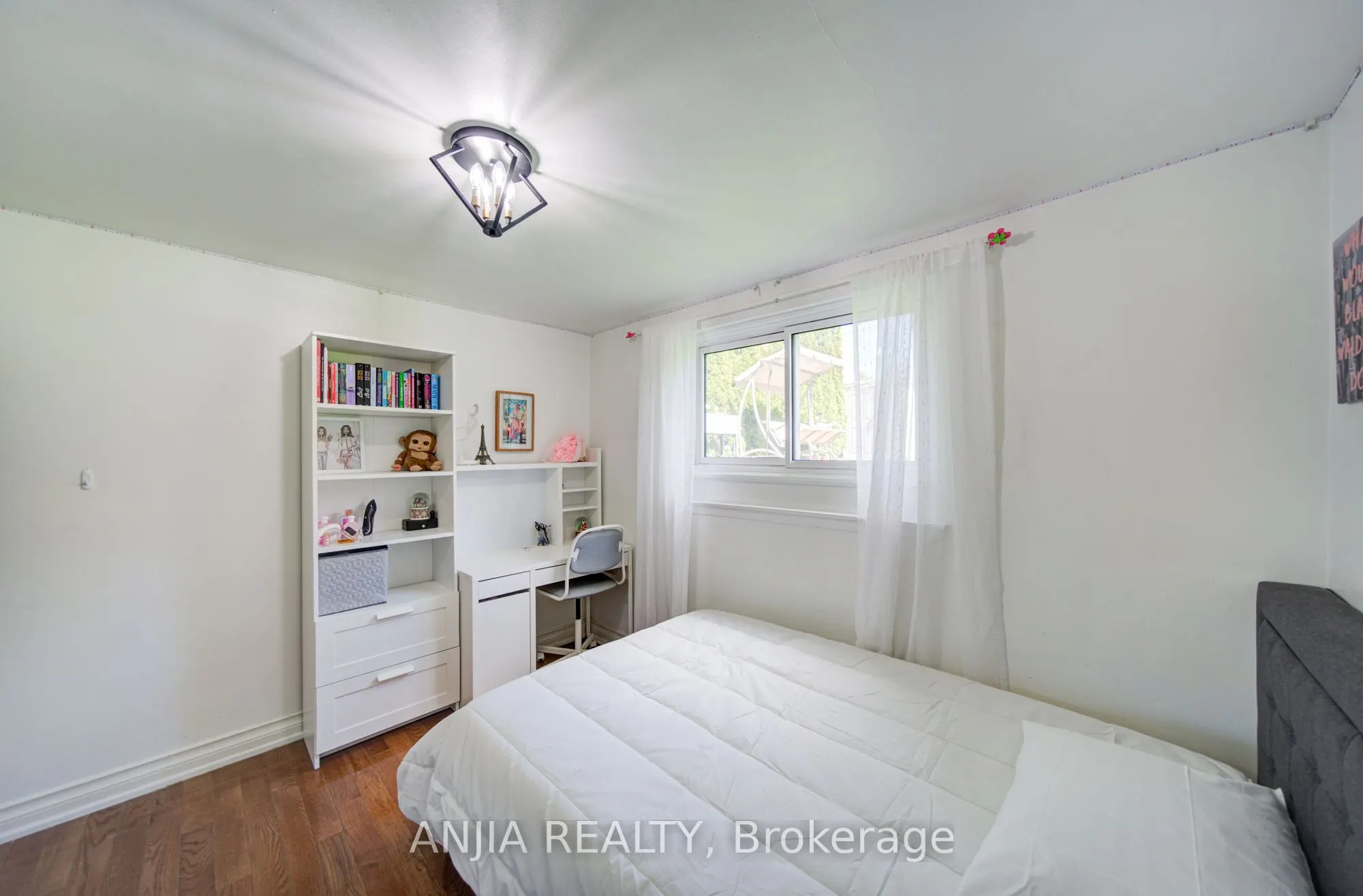 24 Friar Tuck Road