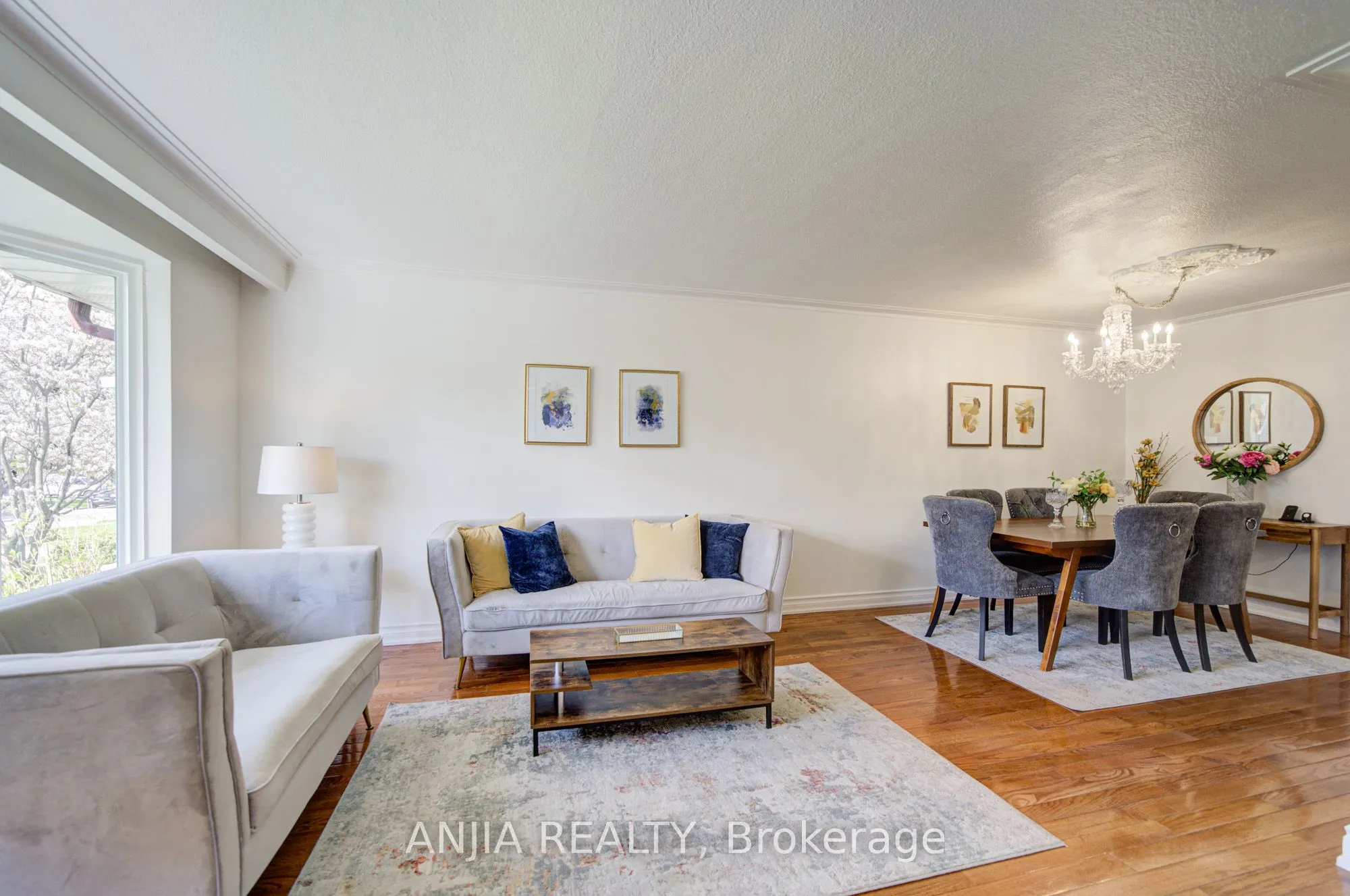 24 Friar Tuck Road