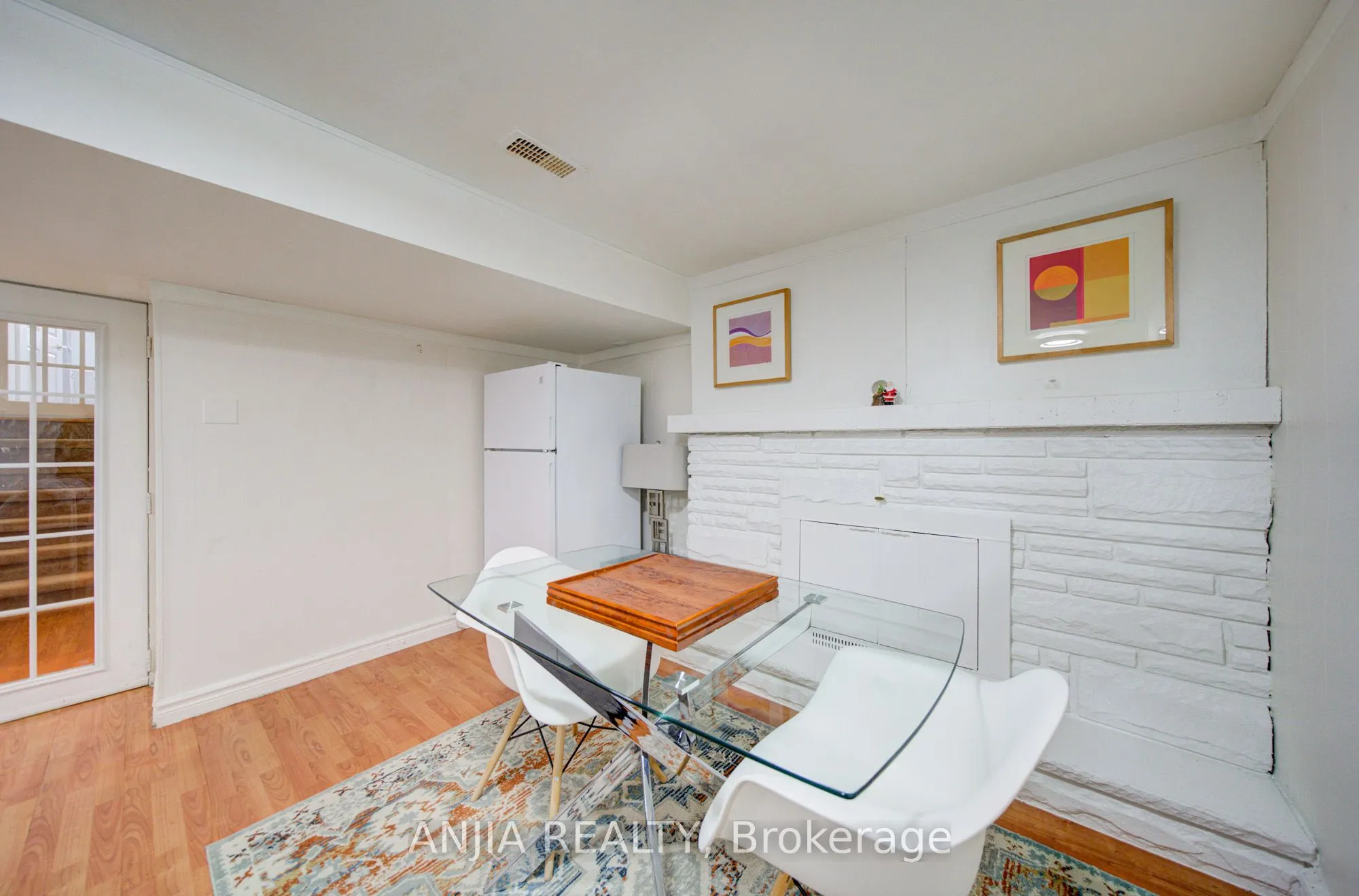 24 Friar Tuck Road