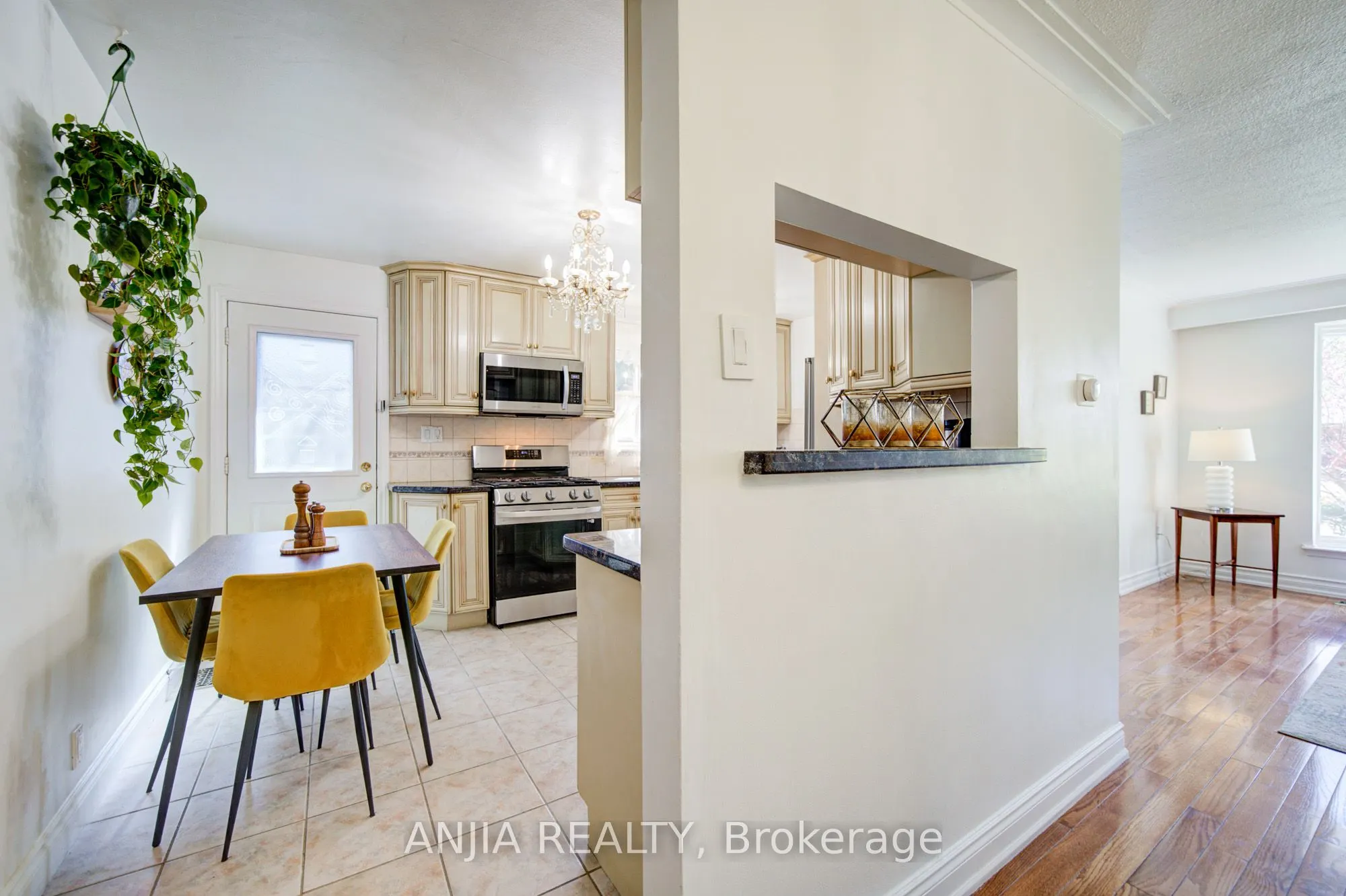 24 Friar Tuck Road