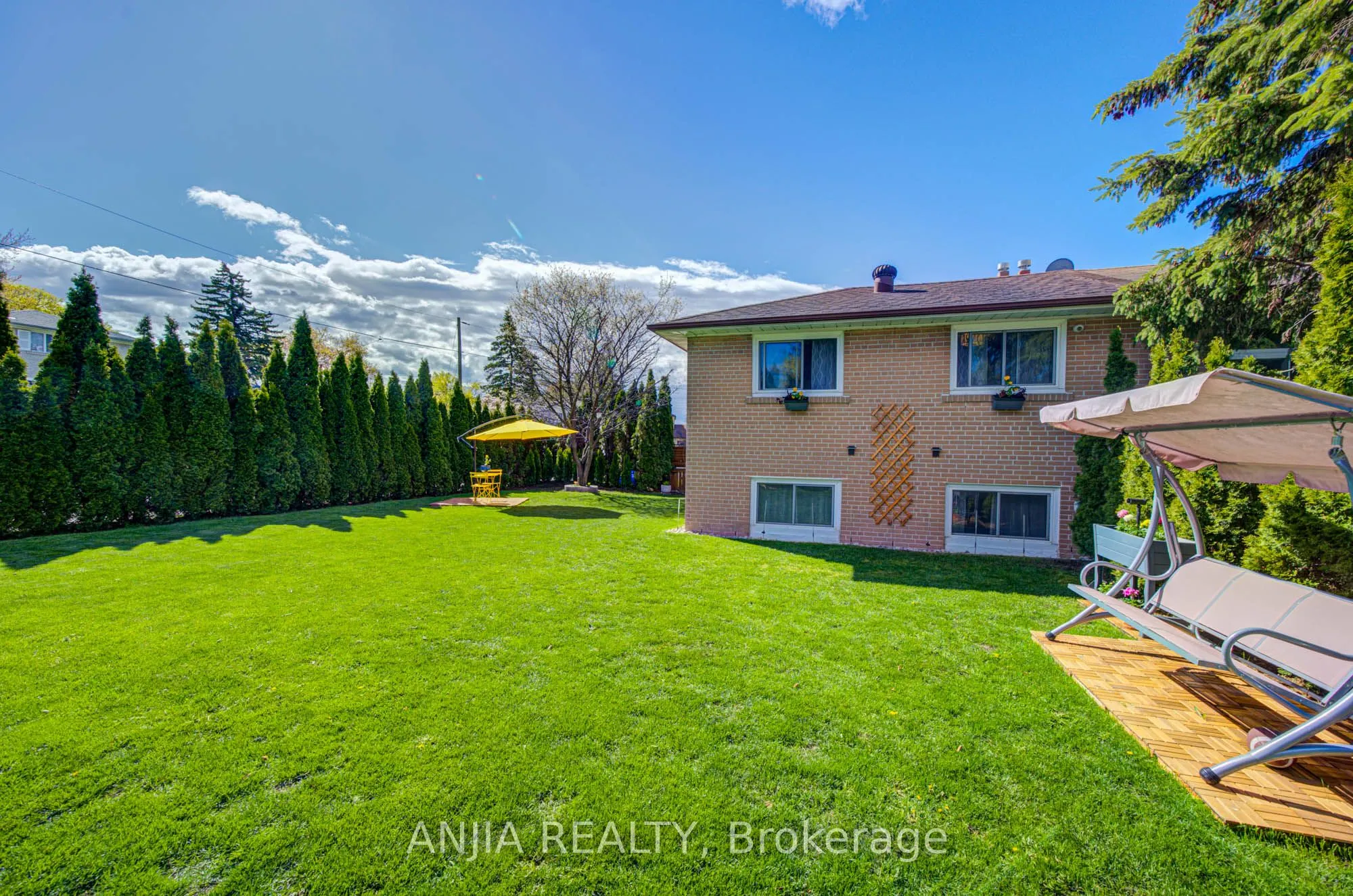 24 Friar Tuck Road