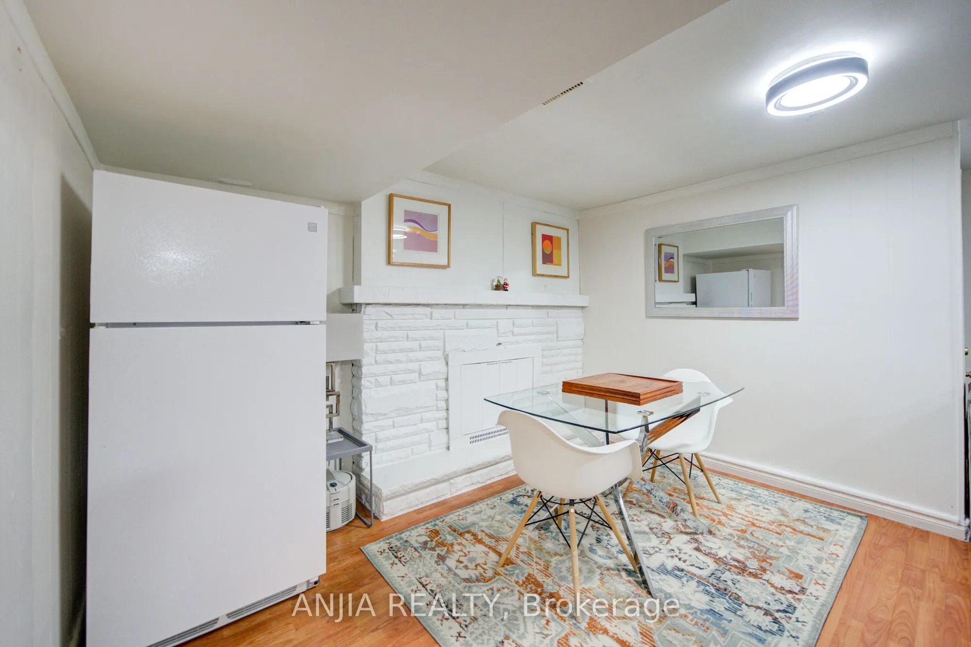 24 Friar Tuck Road