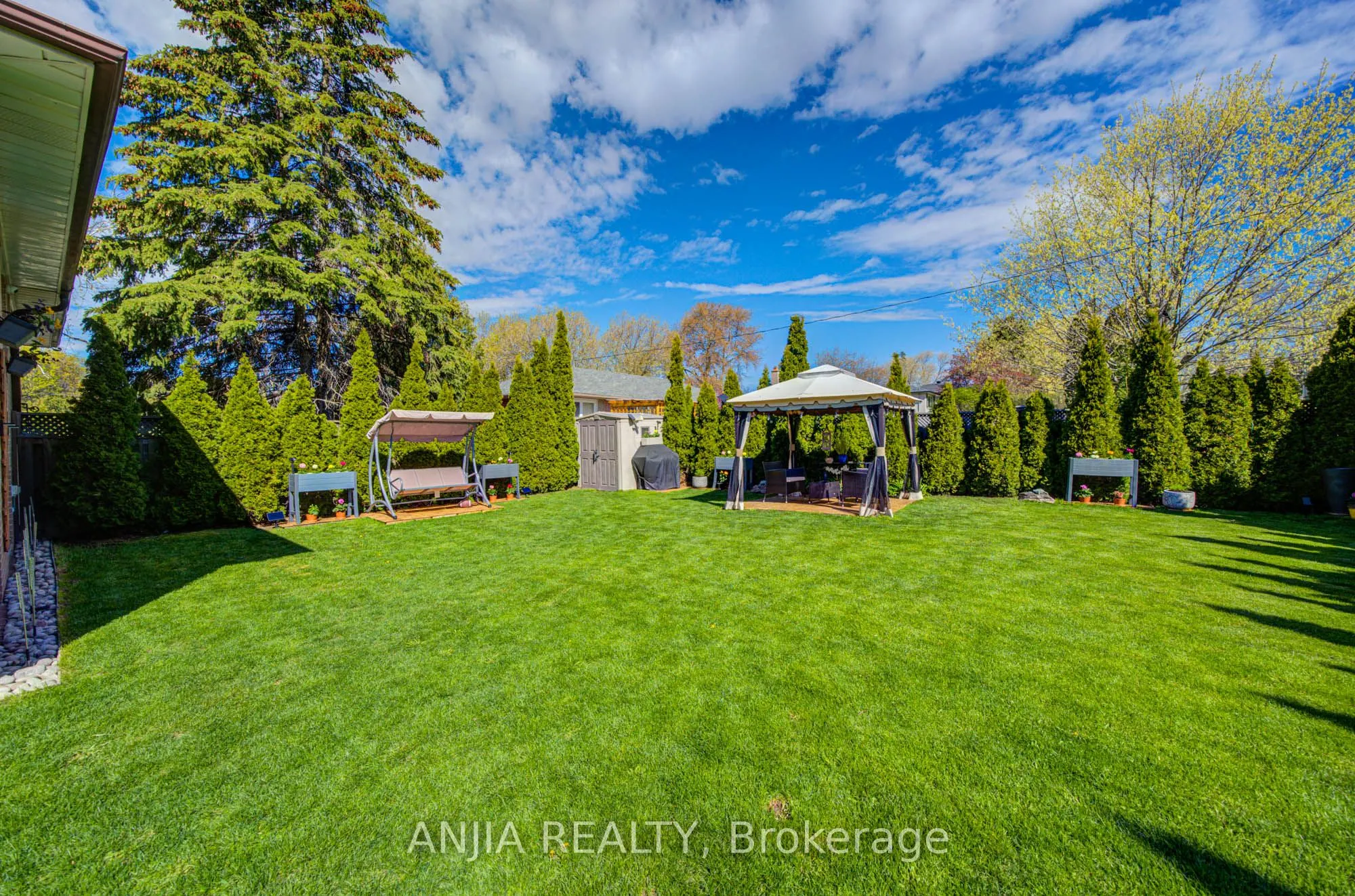 24 Friar Tuck Road