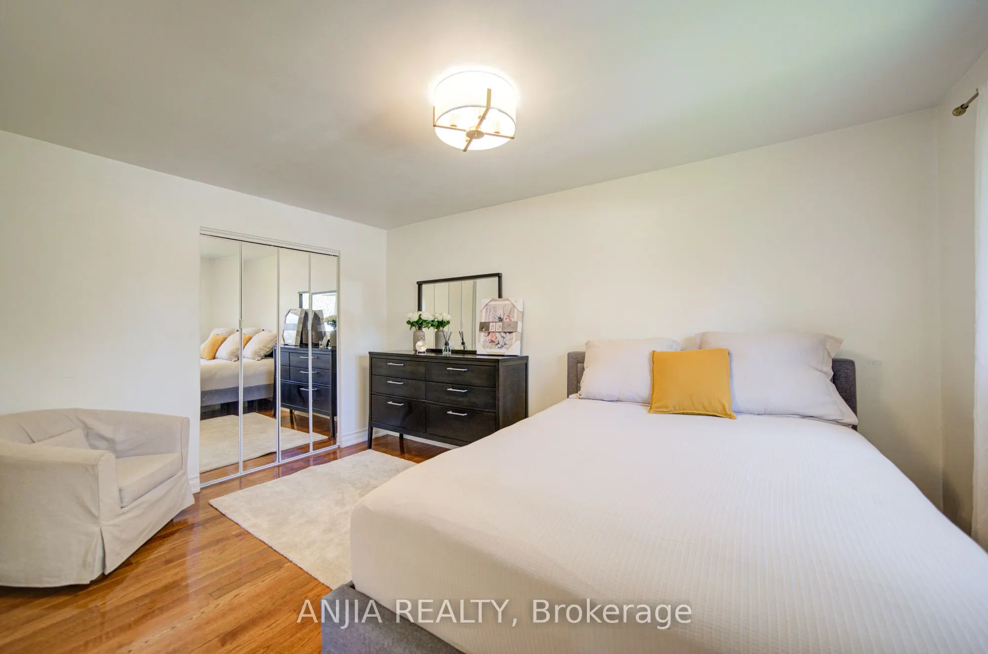 24 Friar Tuck Road