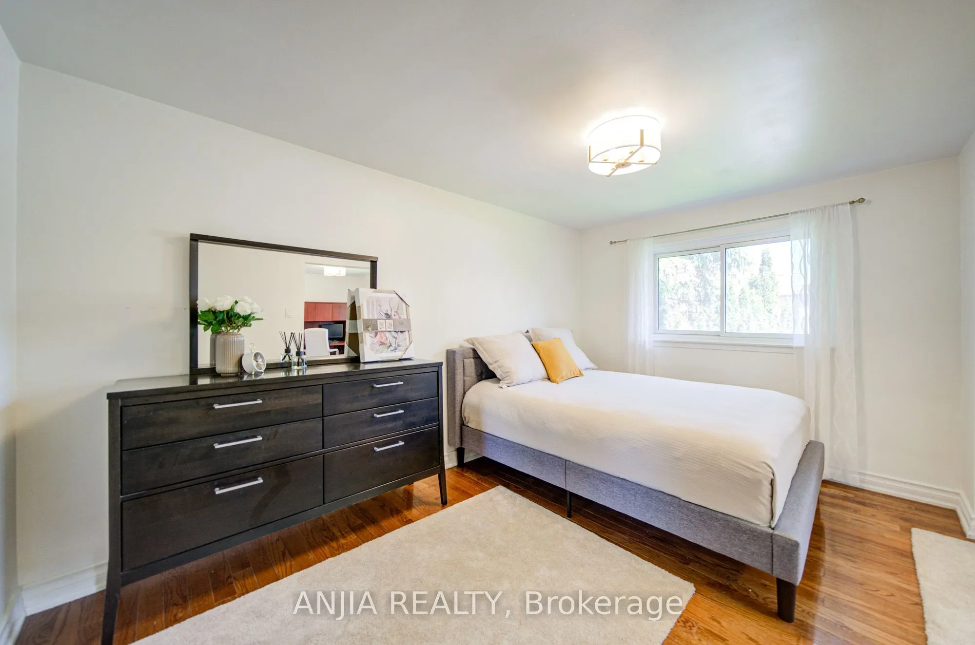 24 Friar Tuck Road