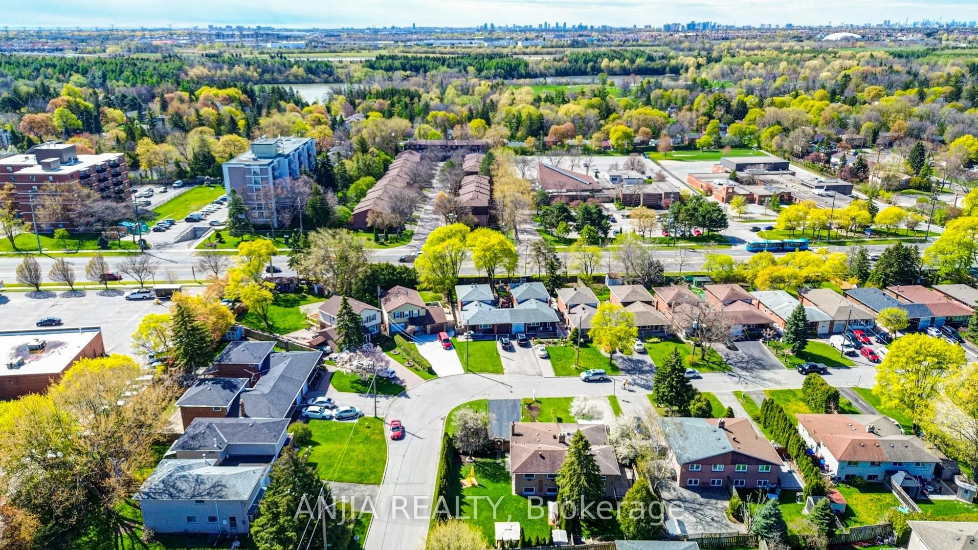 24 Friar Tuck Road