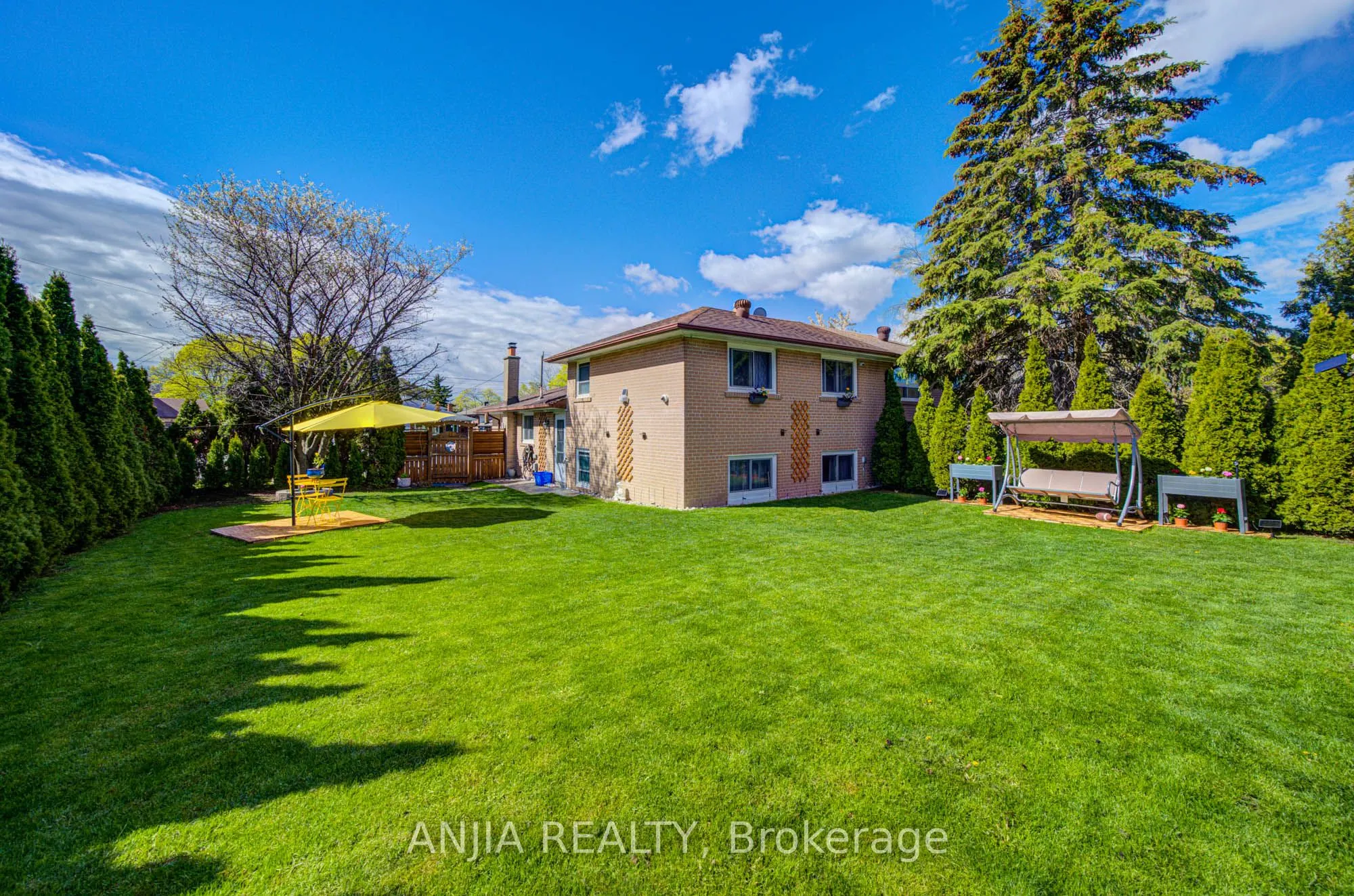 24 Friar Tuck Road