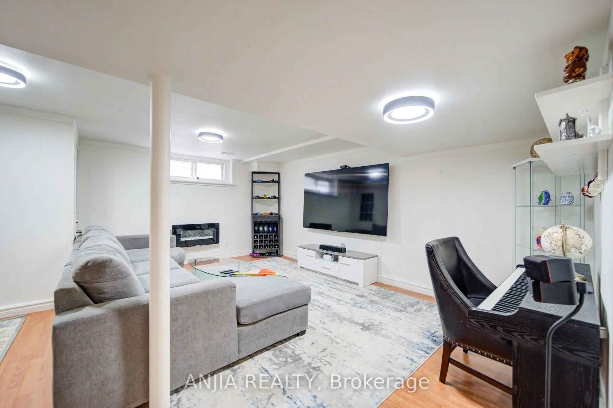 24 Friar Tuck Road