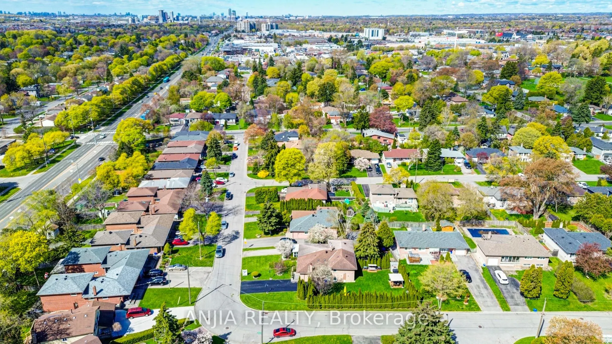 24 Friar Tuck Road