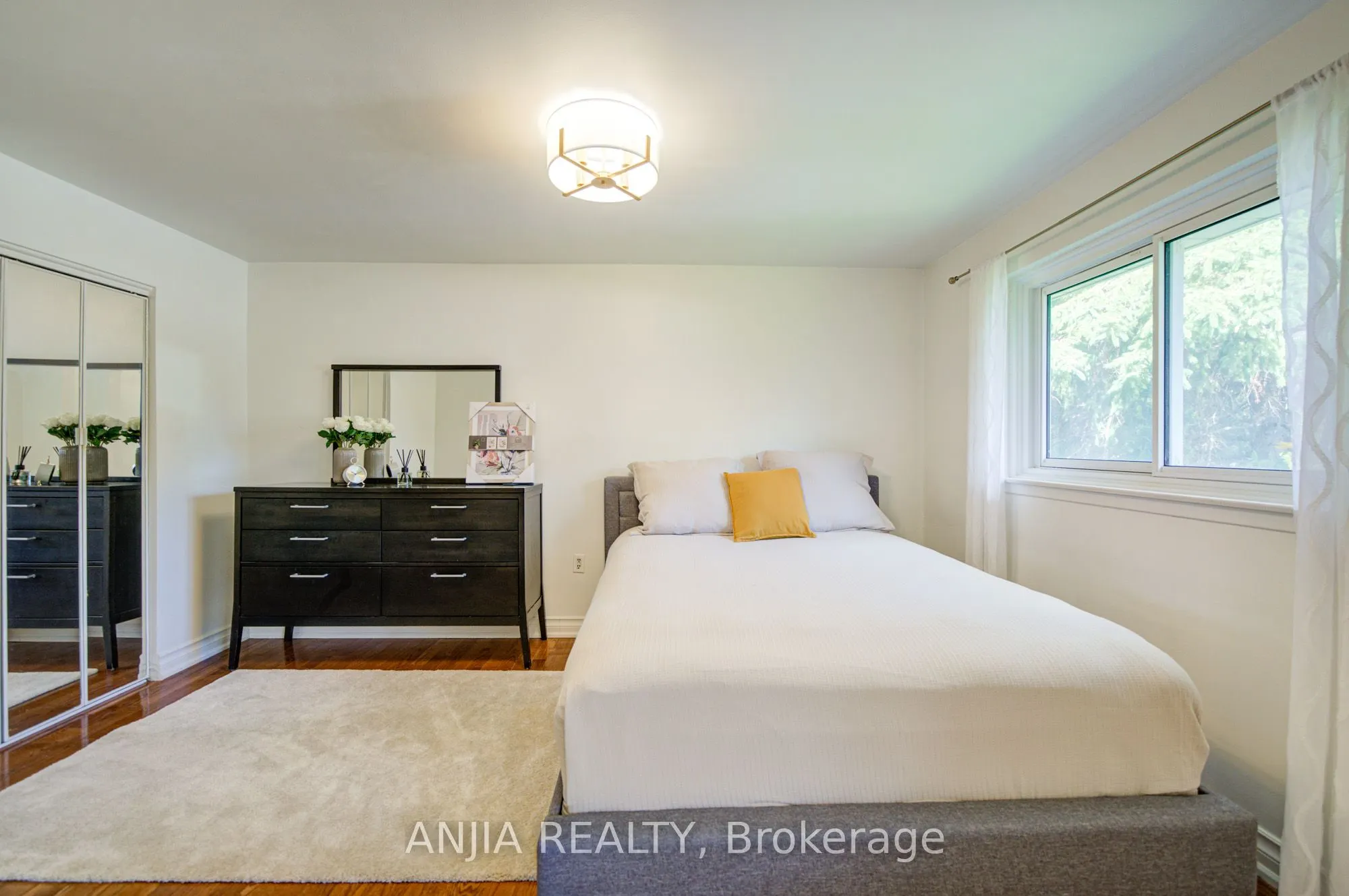 24 Friar Tuck Road