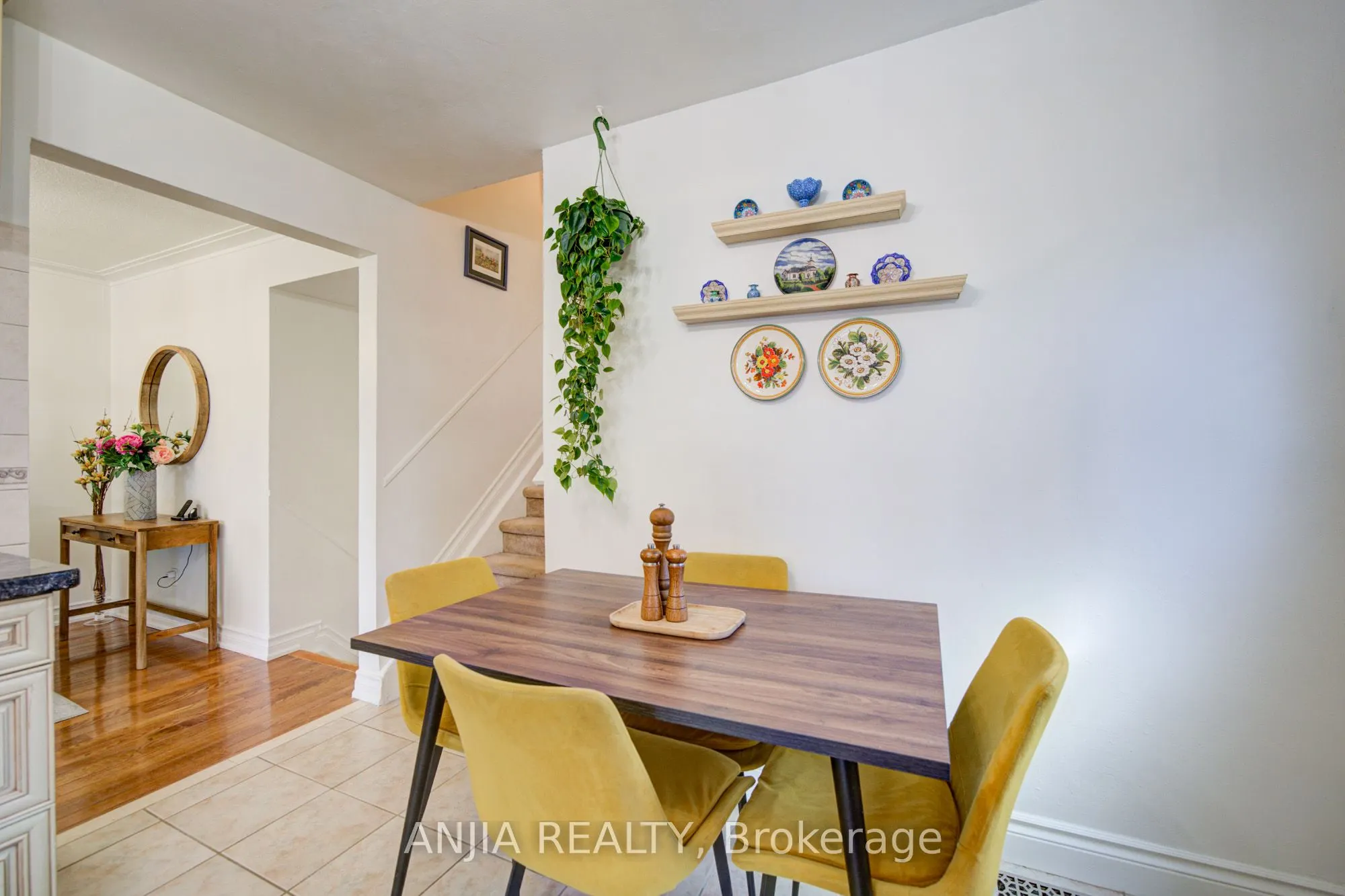 24 Friar Tuck Road