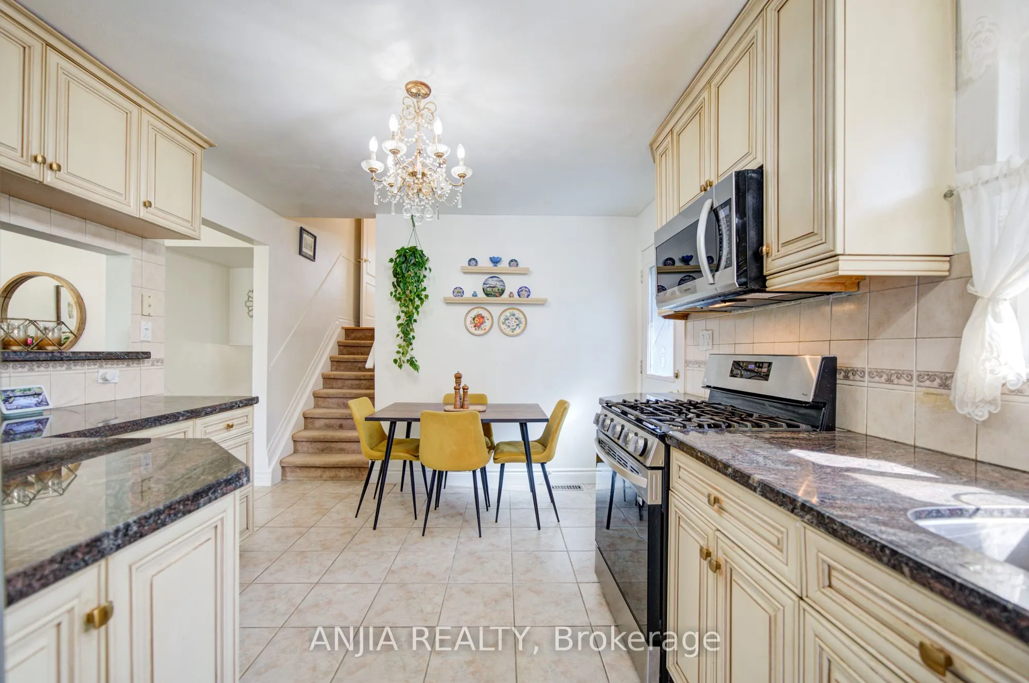 24 Friar Tuck Road