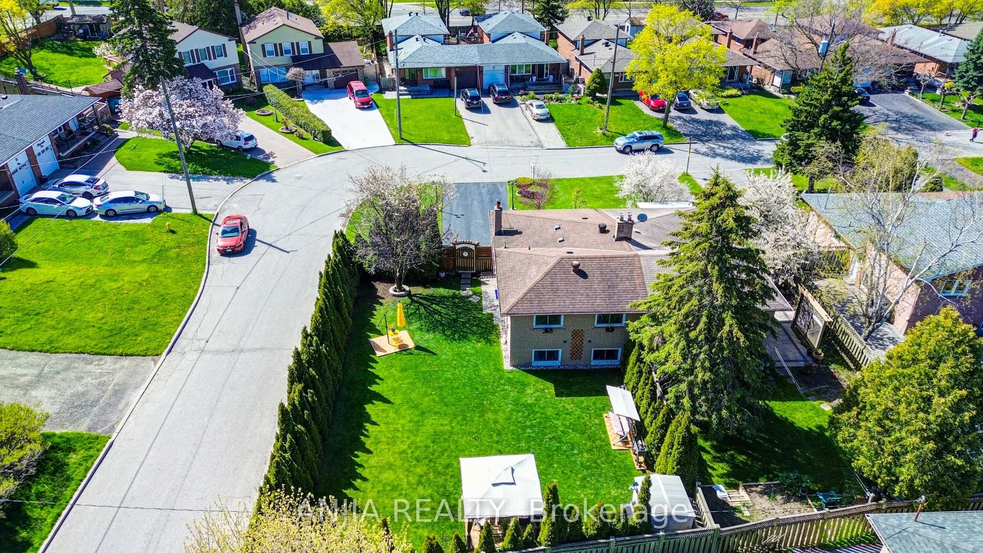24 Friar Tuck Road